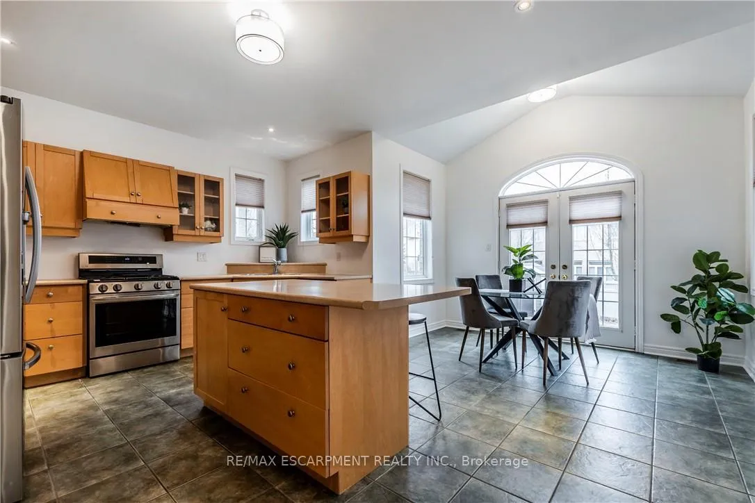 Photo 15 of 8 Hackney Court, Hamilton, Ancaster — HOMEH