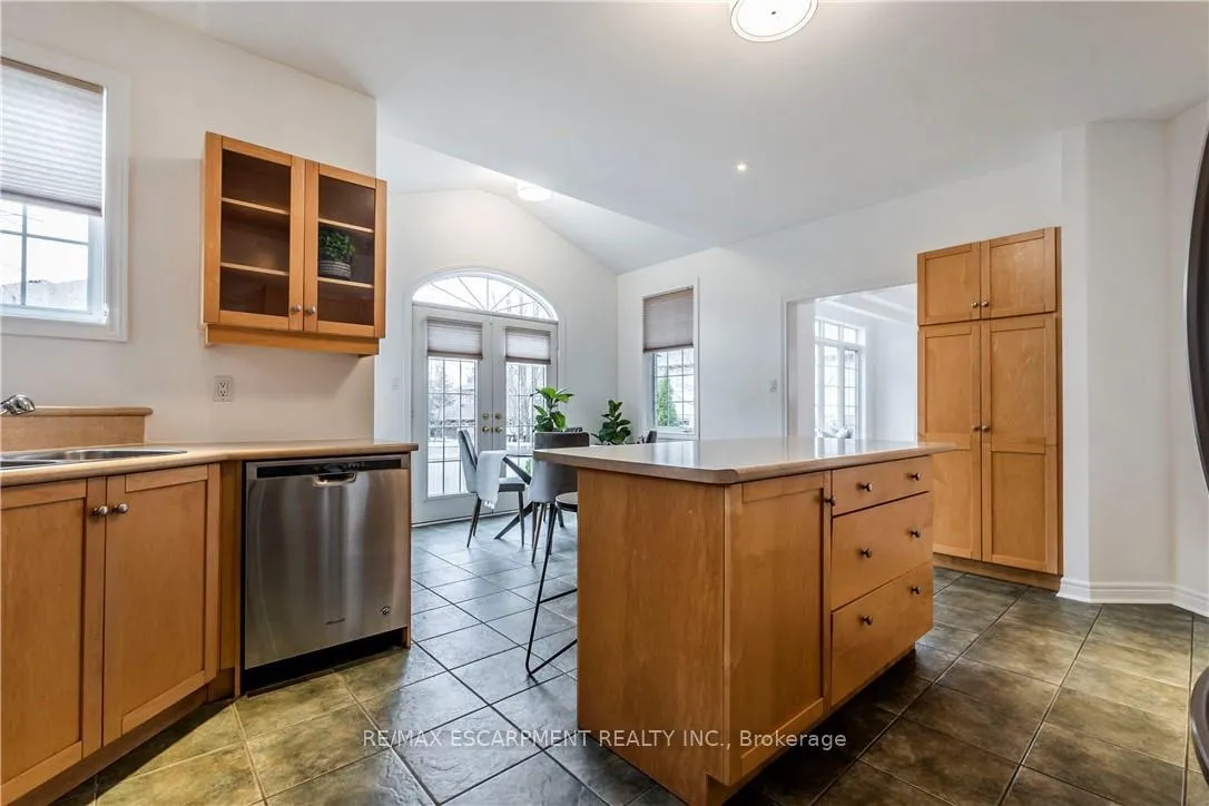 Photo 17 of 8 Hackney Court, Hamilton, Ancaster — HOMEH