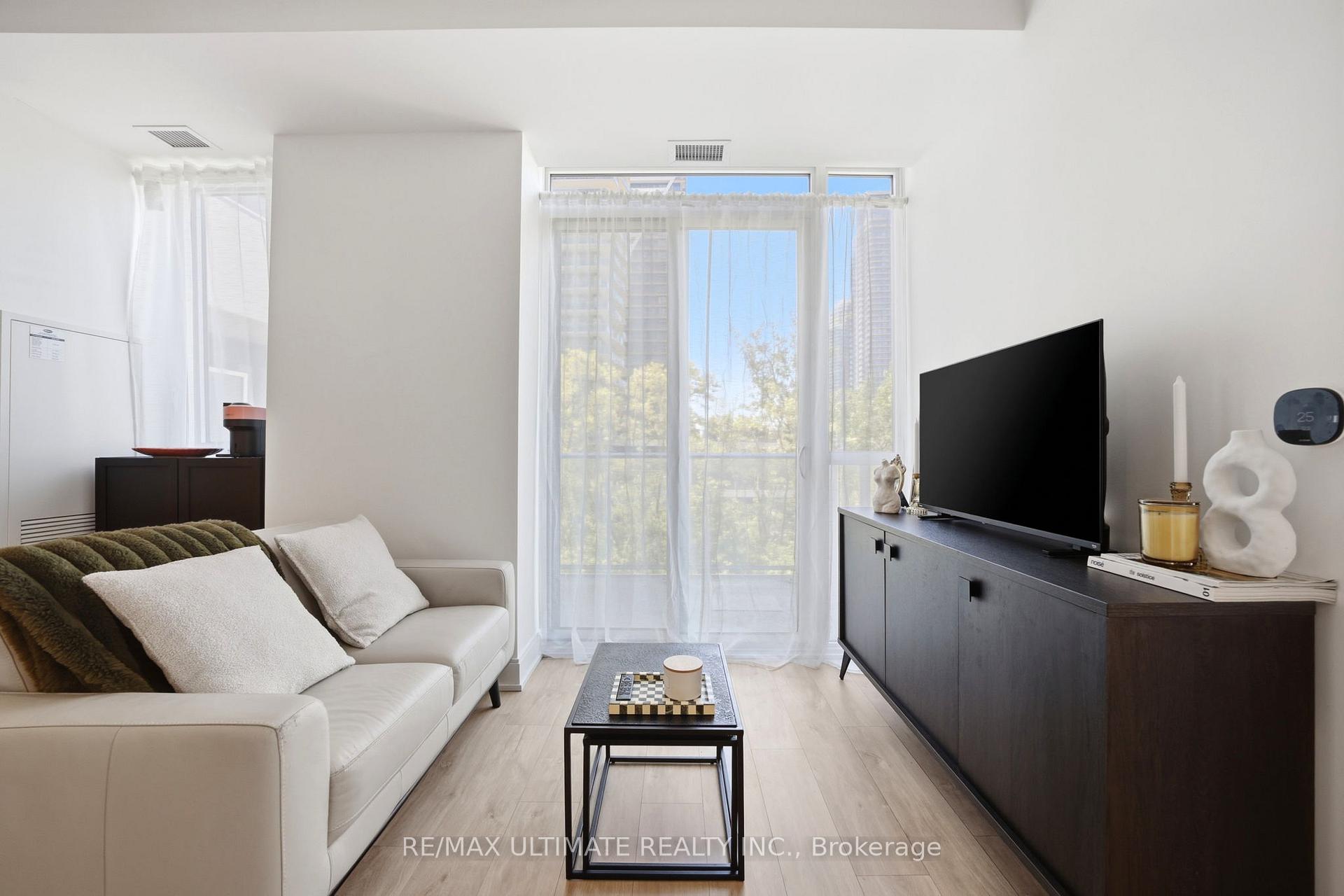 Photo 2 of Unit 402, 70 Annie Craig Drive, Etobicoke, Mimico — HOMEH