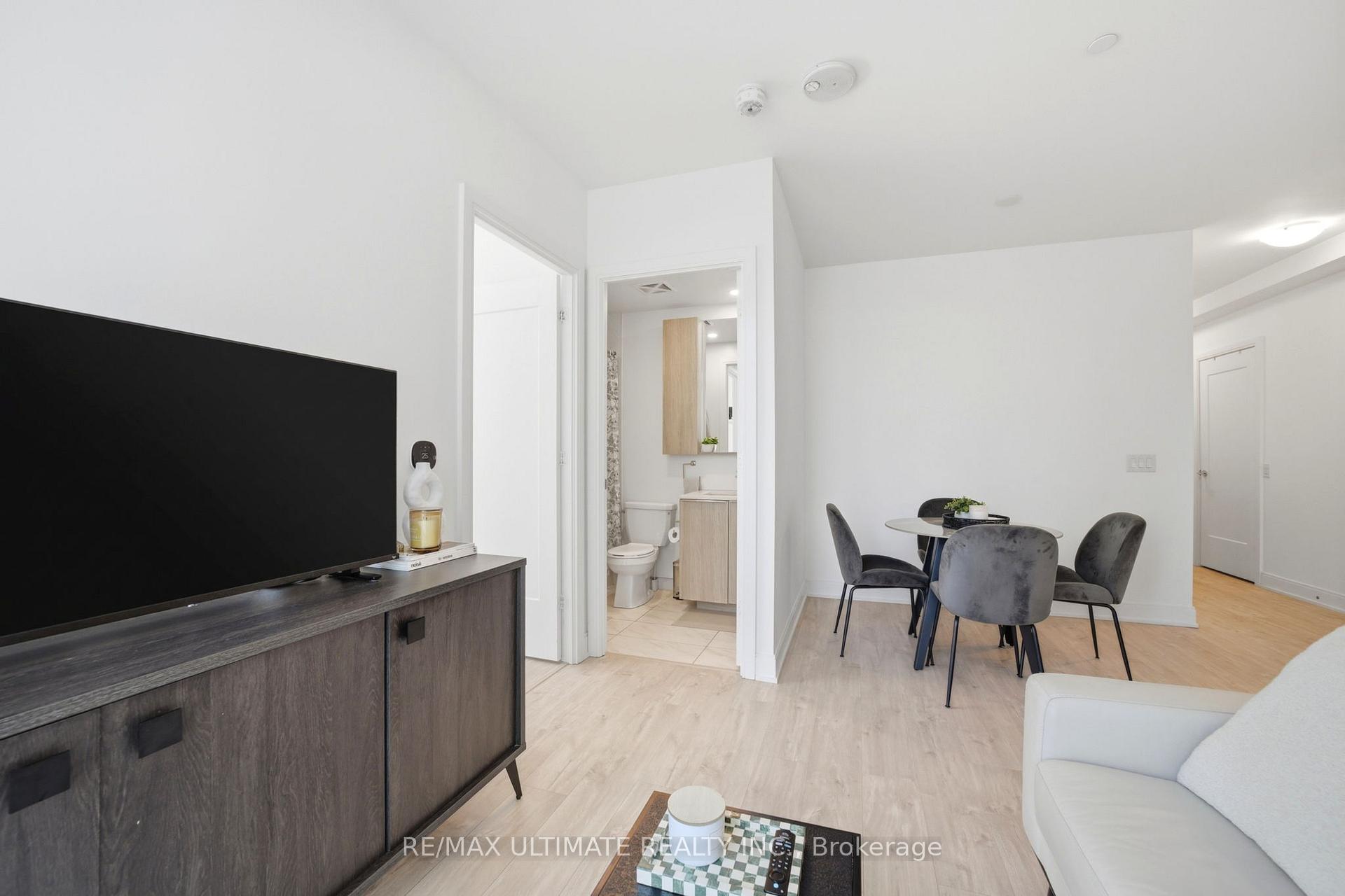 Photo 5 of Unit 402, 70 Annie Craig Drive, Etobicoke, Mimico — HOMEH