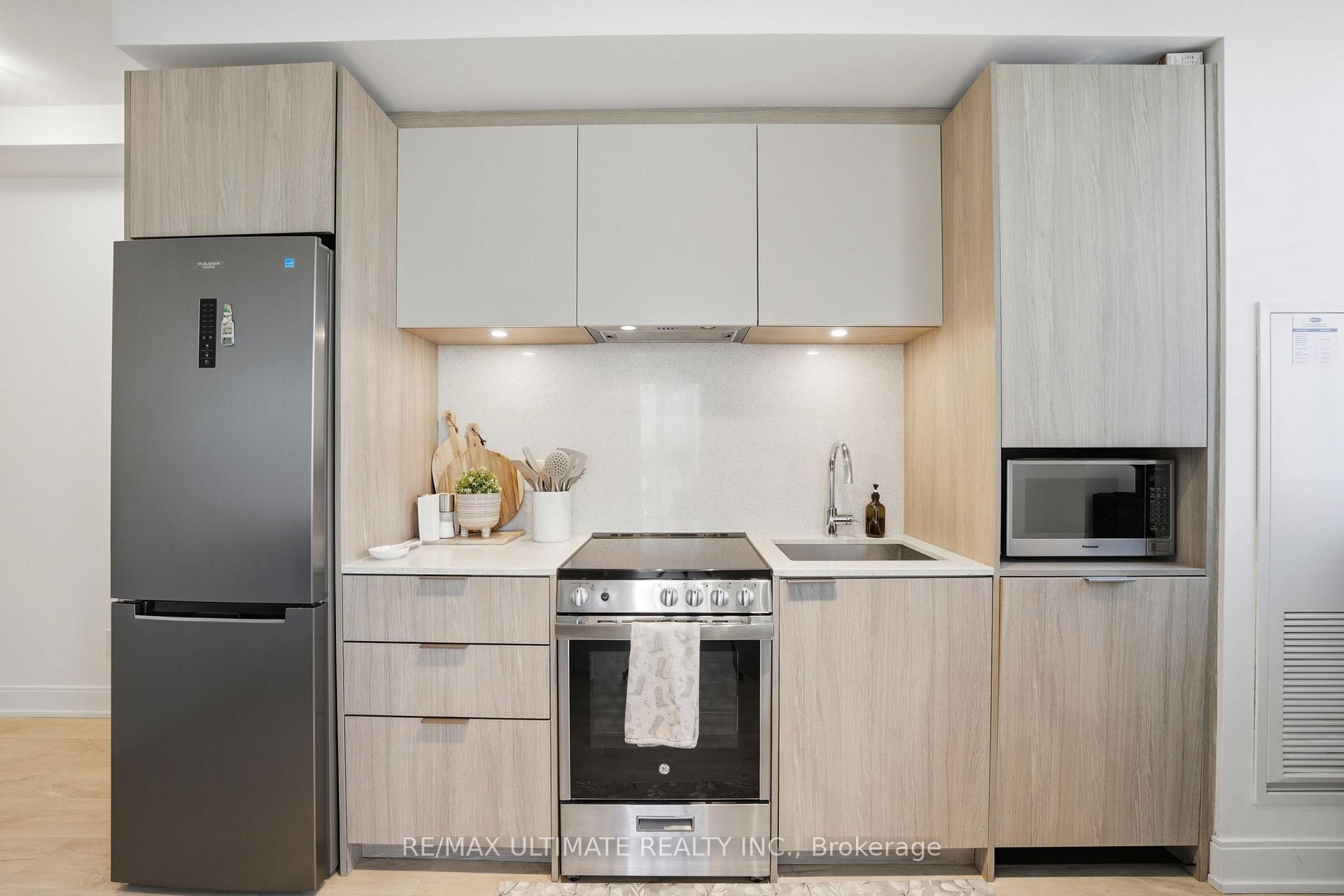 Photo 6 of Unit 402, 70 Annie Craig Drive, Etobicoke, Mimico — HOMEH