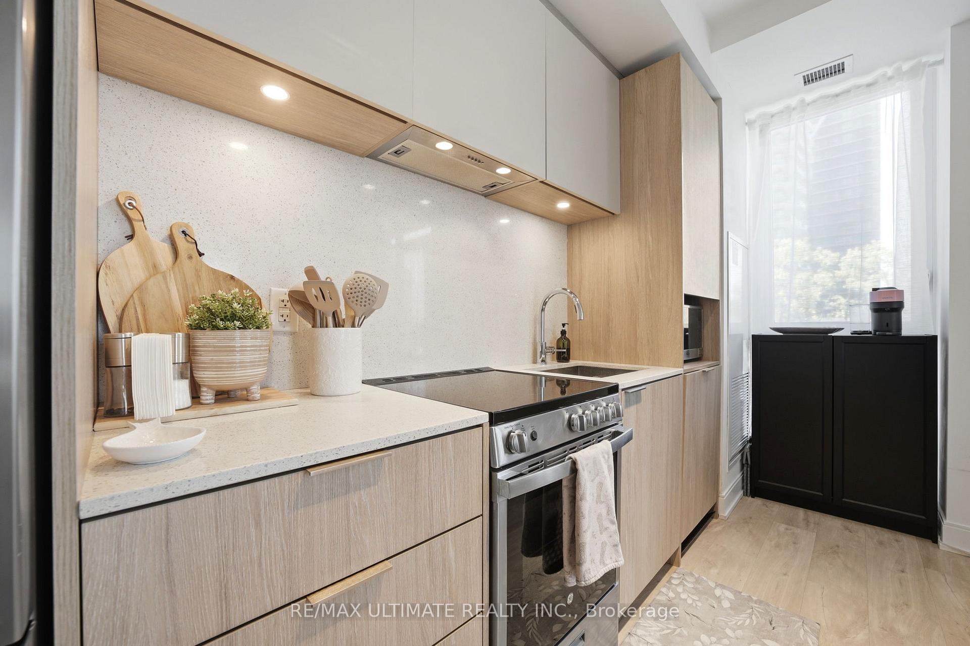 Photo 7 of Unit 402, 70 Annie Craig Drive, Etobicoke, Mimico — HOMEH