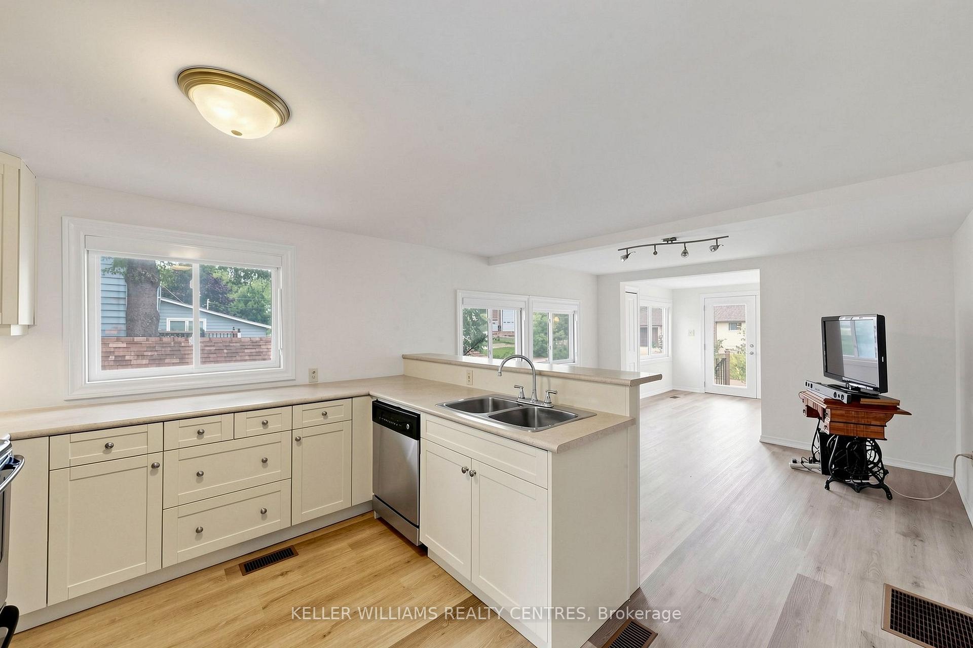 Photo 10 of 9 Maple Grove Street, Whitchurch-Stouffville, Rural Whitchurch-Stouffville — HOMEH