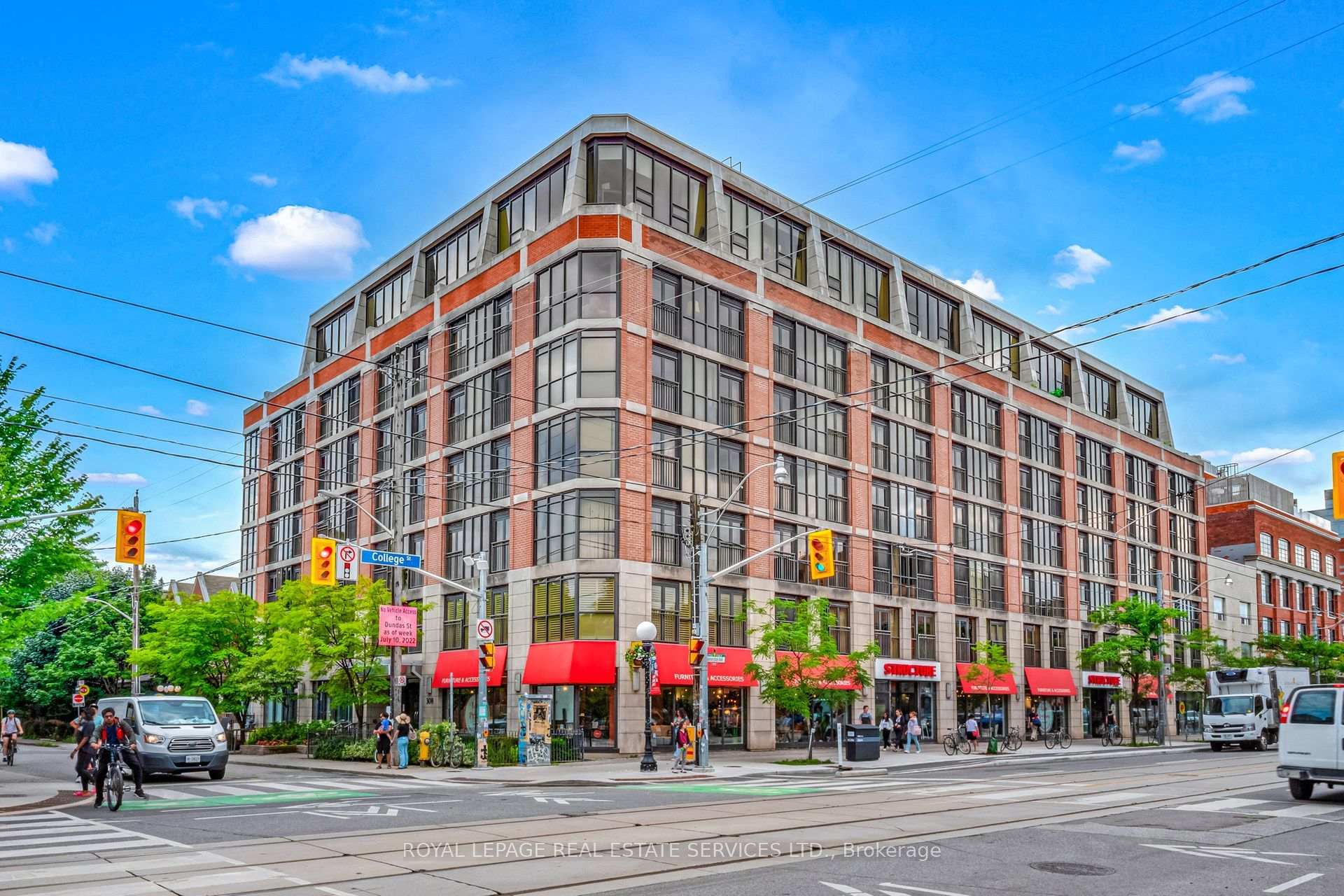 Photo of Unit 404, 308 Palmerston Avenue
