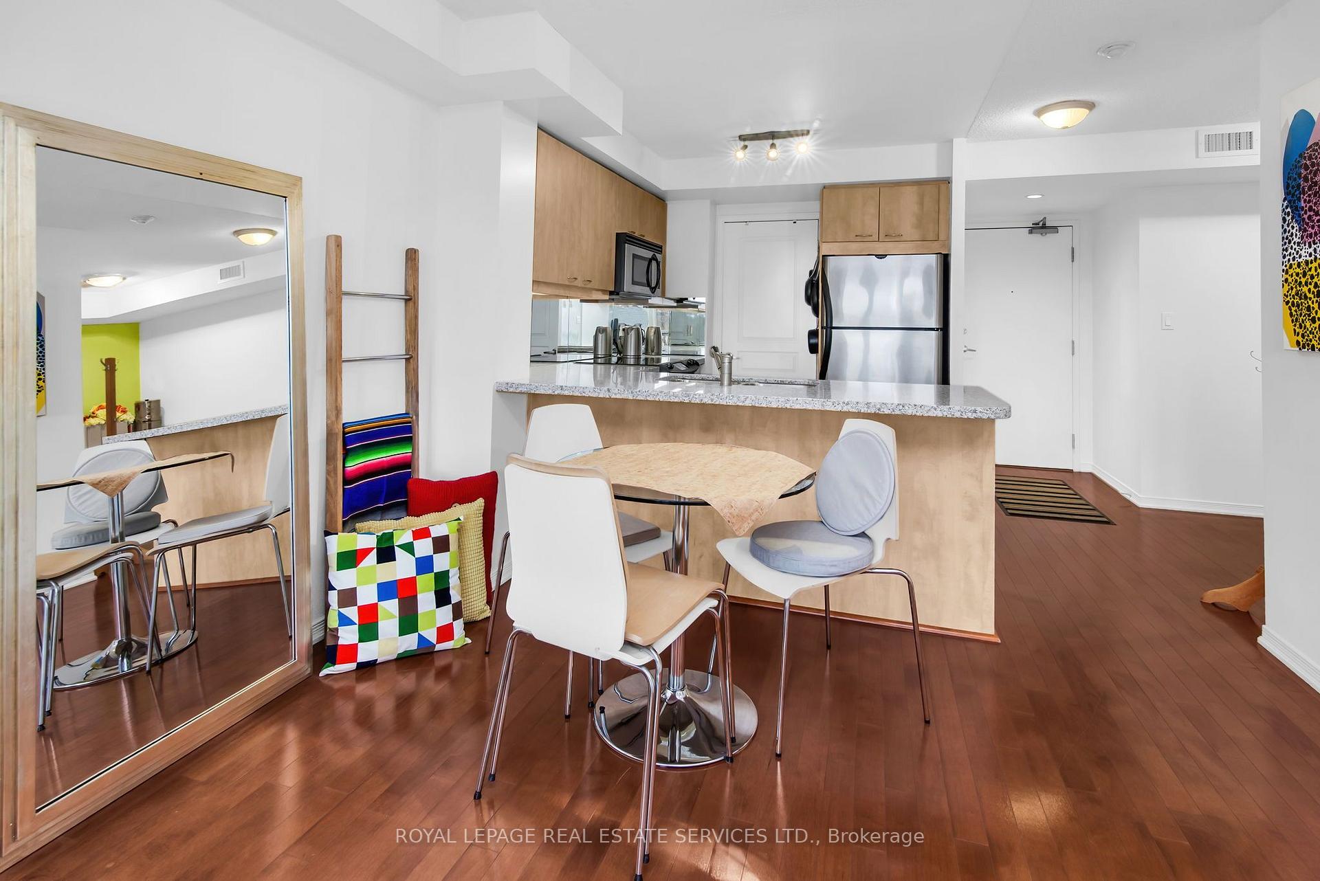Photo 8 of Unit 404, 308 Palmerston Avenue, Toronto, Trinity-Bellwoods — HOMEH