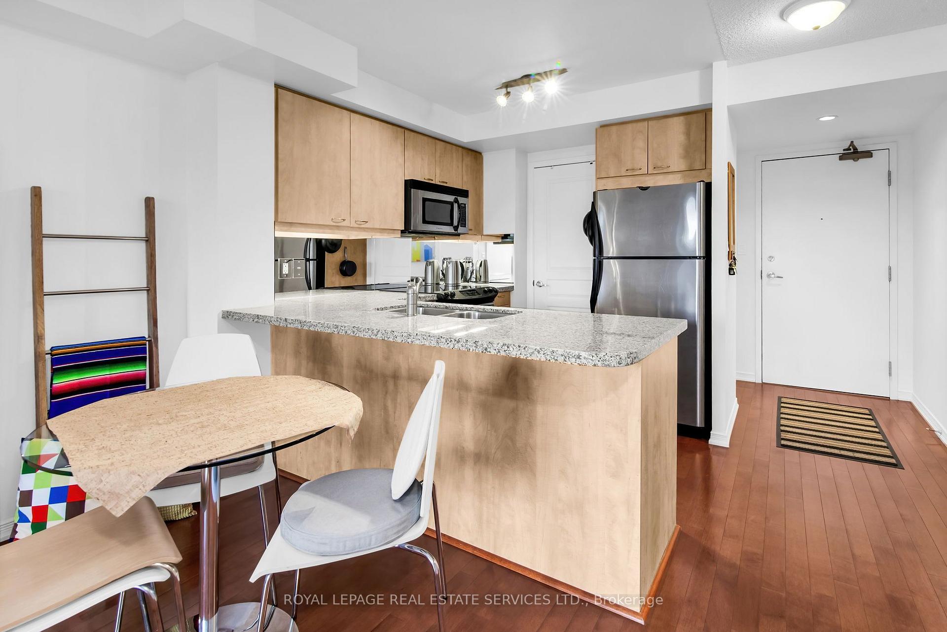 Photo 9 of Unit 404, 308 Palmerston Avenue, Toronto, Trinity-Bellwoods — HOMEH