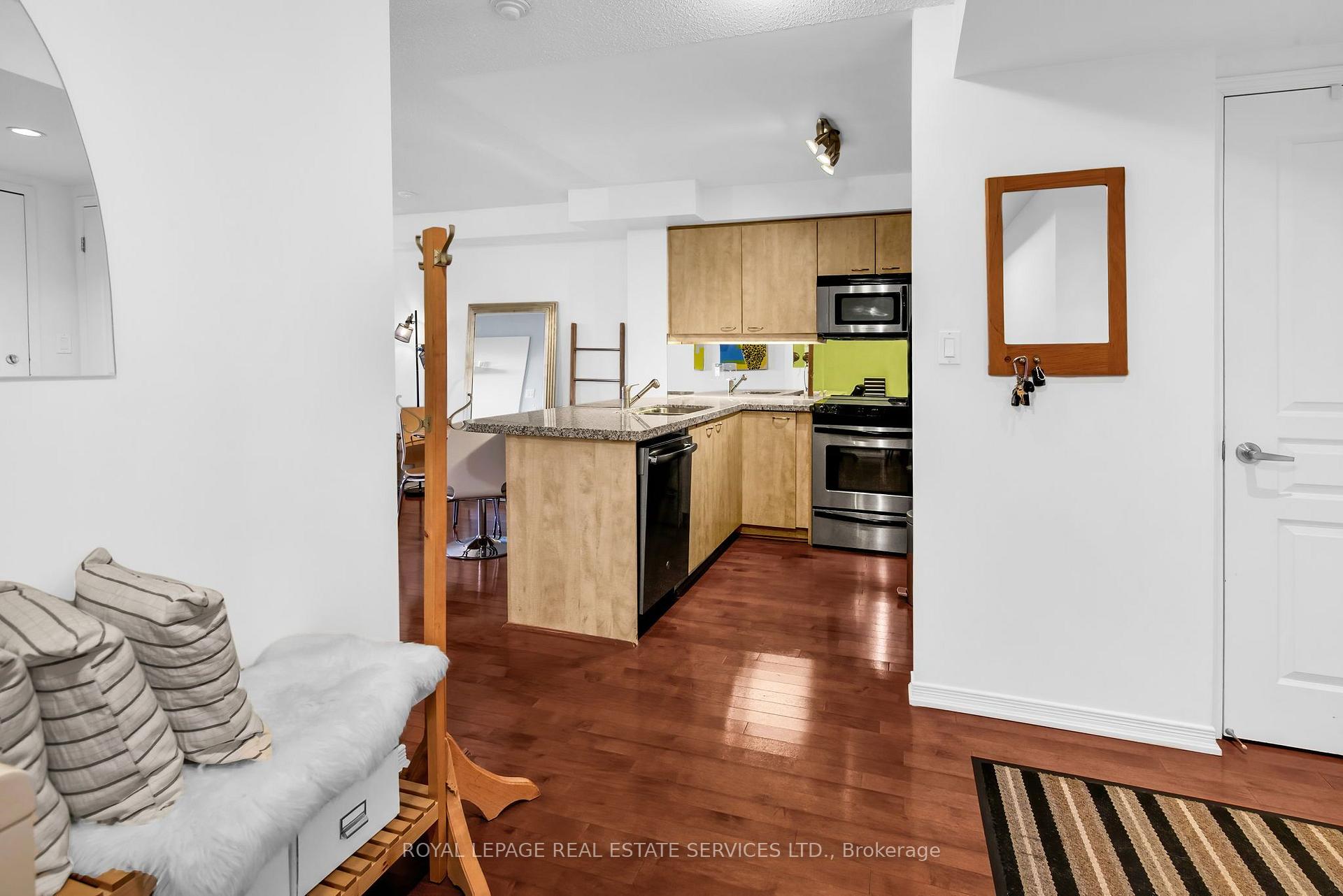 Photo 18 of Unit 404, 308 Palmerston Avenue, Toronto, Trinity-Bellwoods — HOMEH