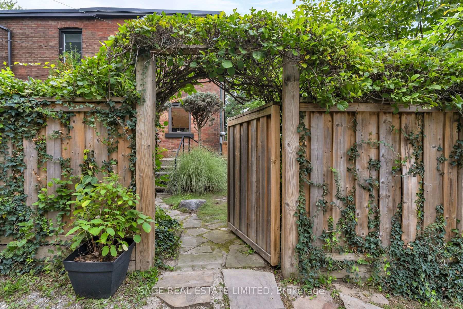 Photo 34 of 91 Maplewood Avenue, Toronto, Humewood-Cedarvale — HOMEH