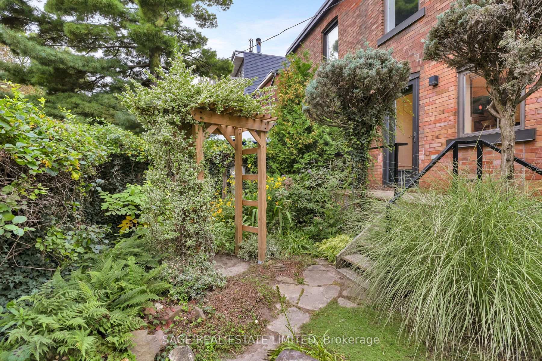 Photo 37 of 91 Maplewood Avenue, Toronto, Humewood-Cedarvale — HOMEH