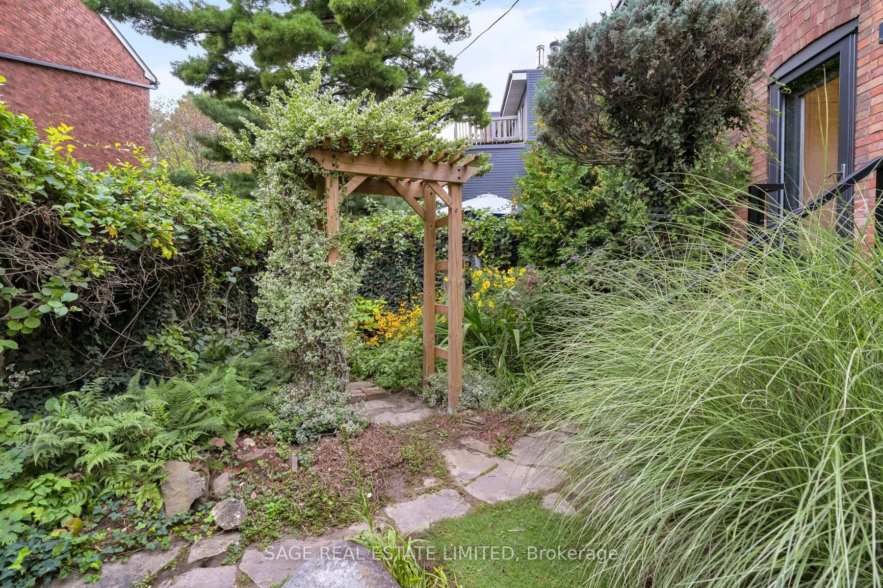 Photo 39 of 91 Maplewood Avenue, Toronto, Humewood-Cedarvale — HOMEH