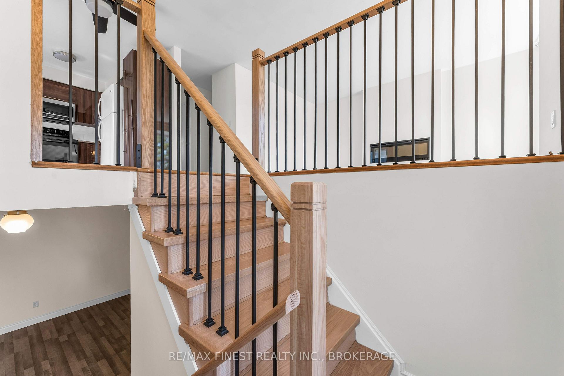 Photo 3 of 102 Grenadier Drive, Kingston, Kingston East (Incl Barret Crt) — HOMEH