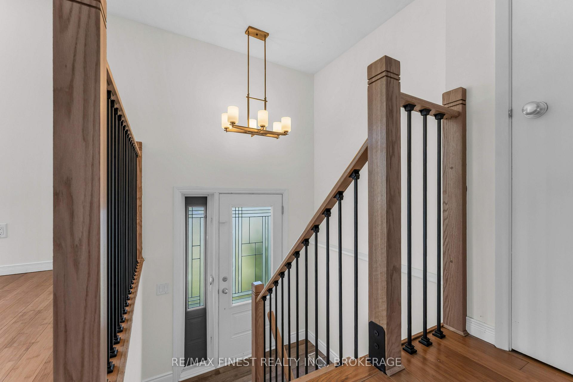 Photo 4 of 102 Grenadier Drive, Kingston, Kingston East (Incl Barret Crt) — HOMEH