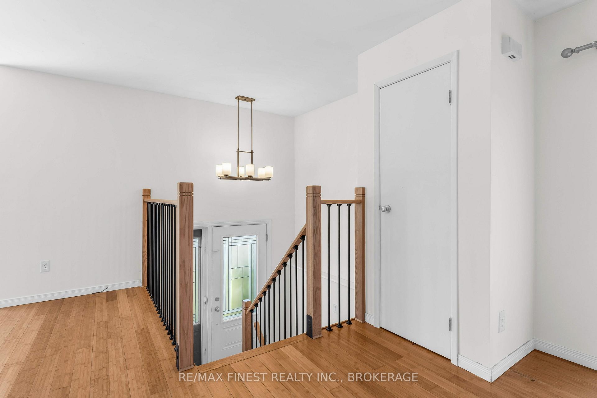 Photo 5 of 102 Grenadier Drive, Kingston, Kingston East (Incl Barret Crt) — HOMEH