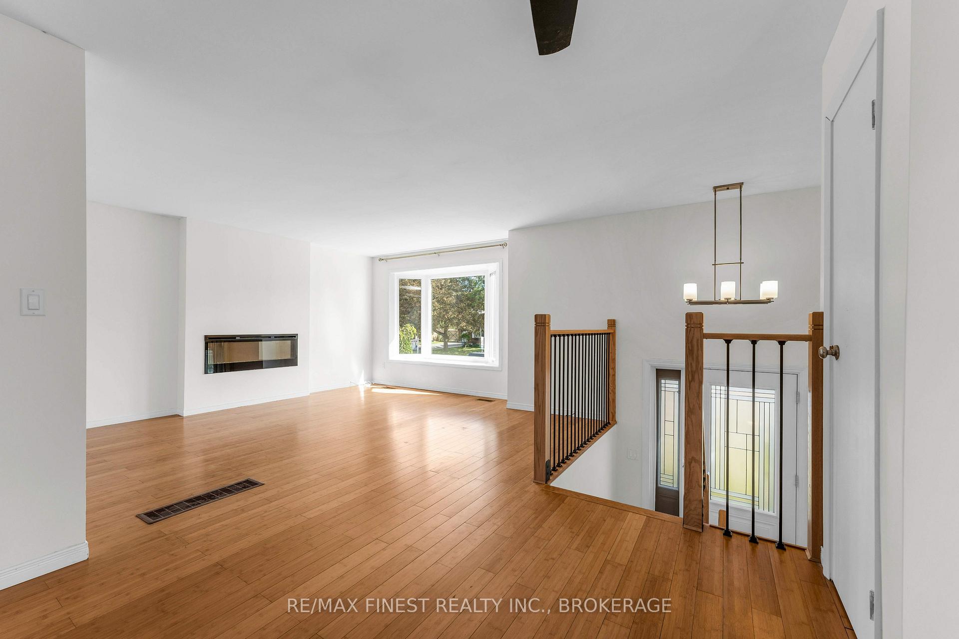 Photo 6 of 102 Grenadier Drive, Kingston, Kingston East (Incl Barret Crt) — HOMEH