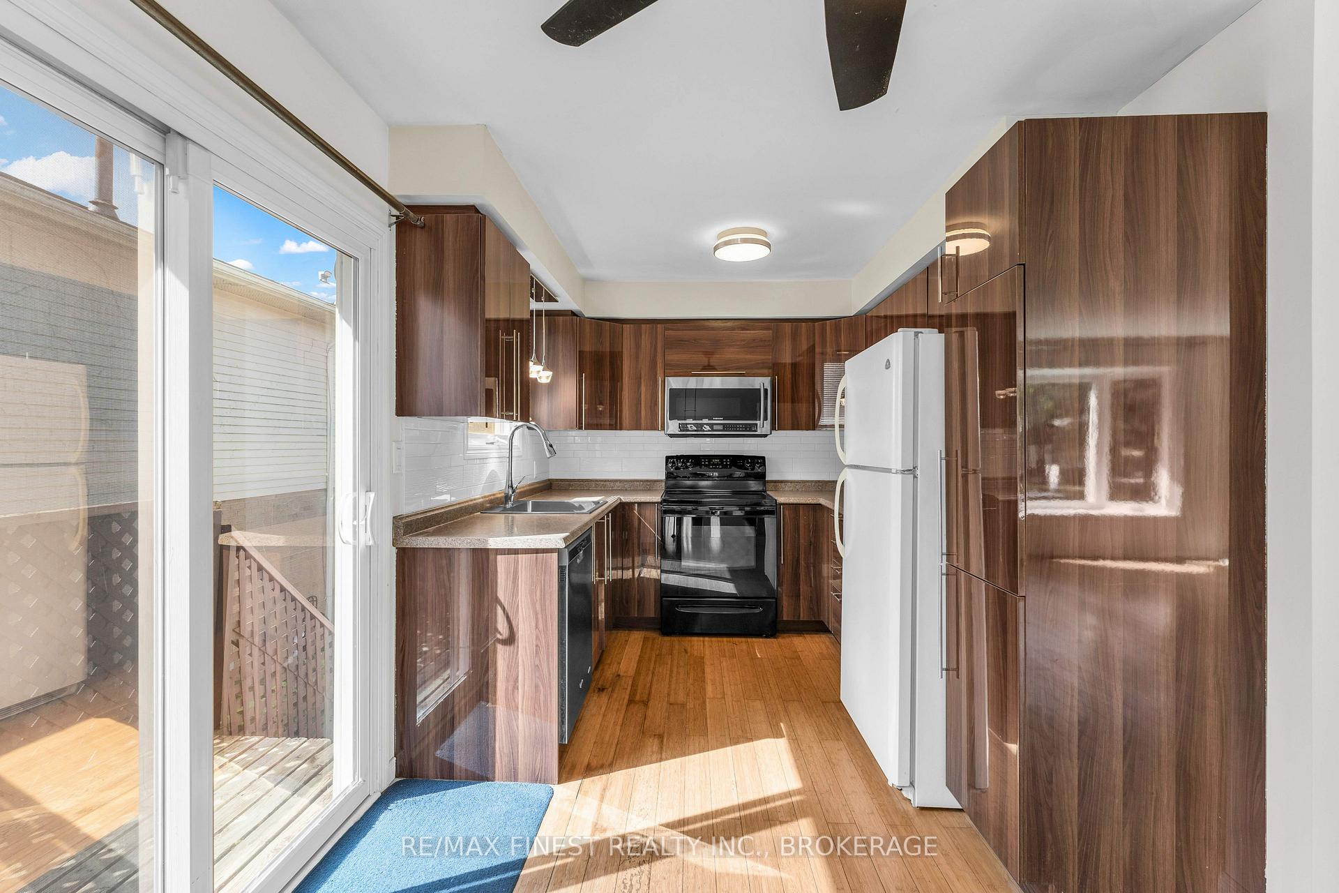 Photo 10 of 102 Grenadier Drive, Kingston, Kingston East (Incl Barret Crt) — HOMEH