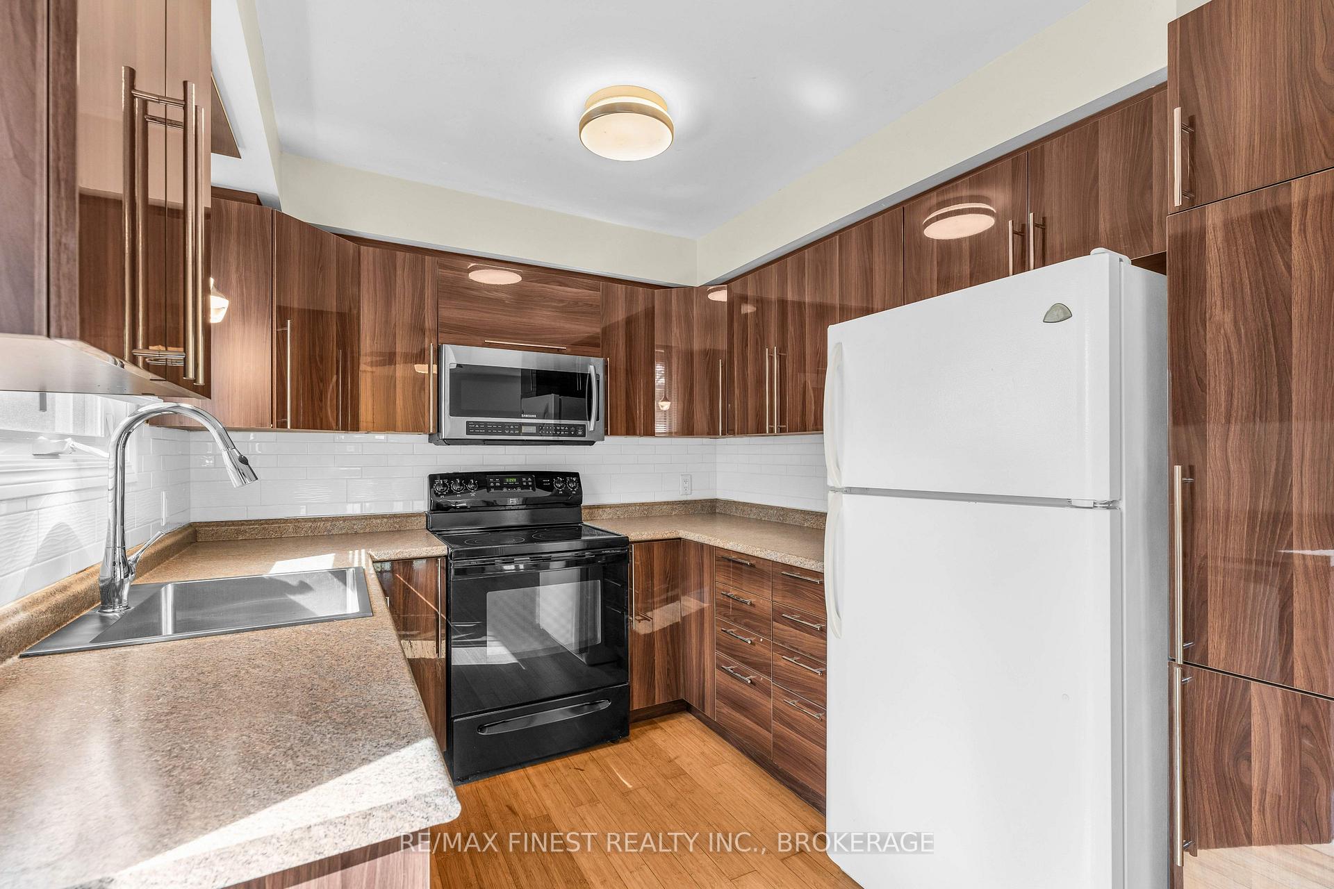 Photo 11 of 102 Grenadier Drive, Kingston, Kingston East (Incl Barret Crt) — HOMEH