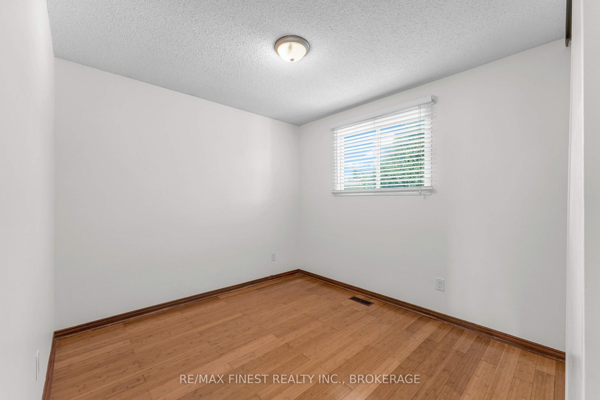 Photo 18 of 102 Grenadier Drive, Kingston, Kingston East (Incl Barret Crt) — HOMEH