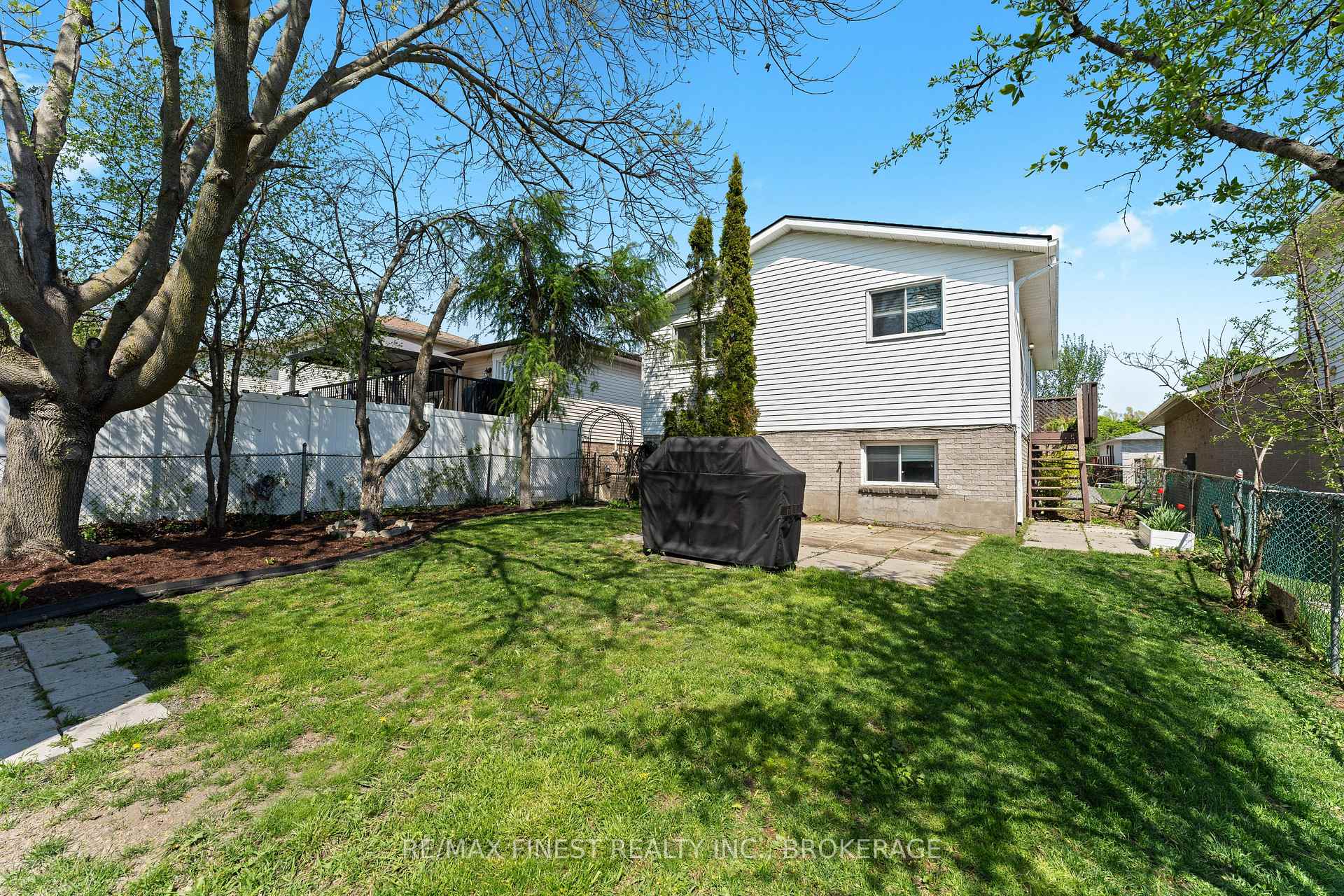 Photo 35 of 102 Grenadier Drive, Kingston, Kingston East (Incl Barret Crt) — HOMEH