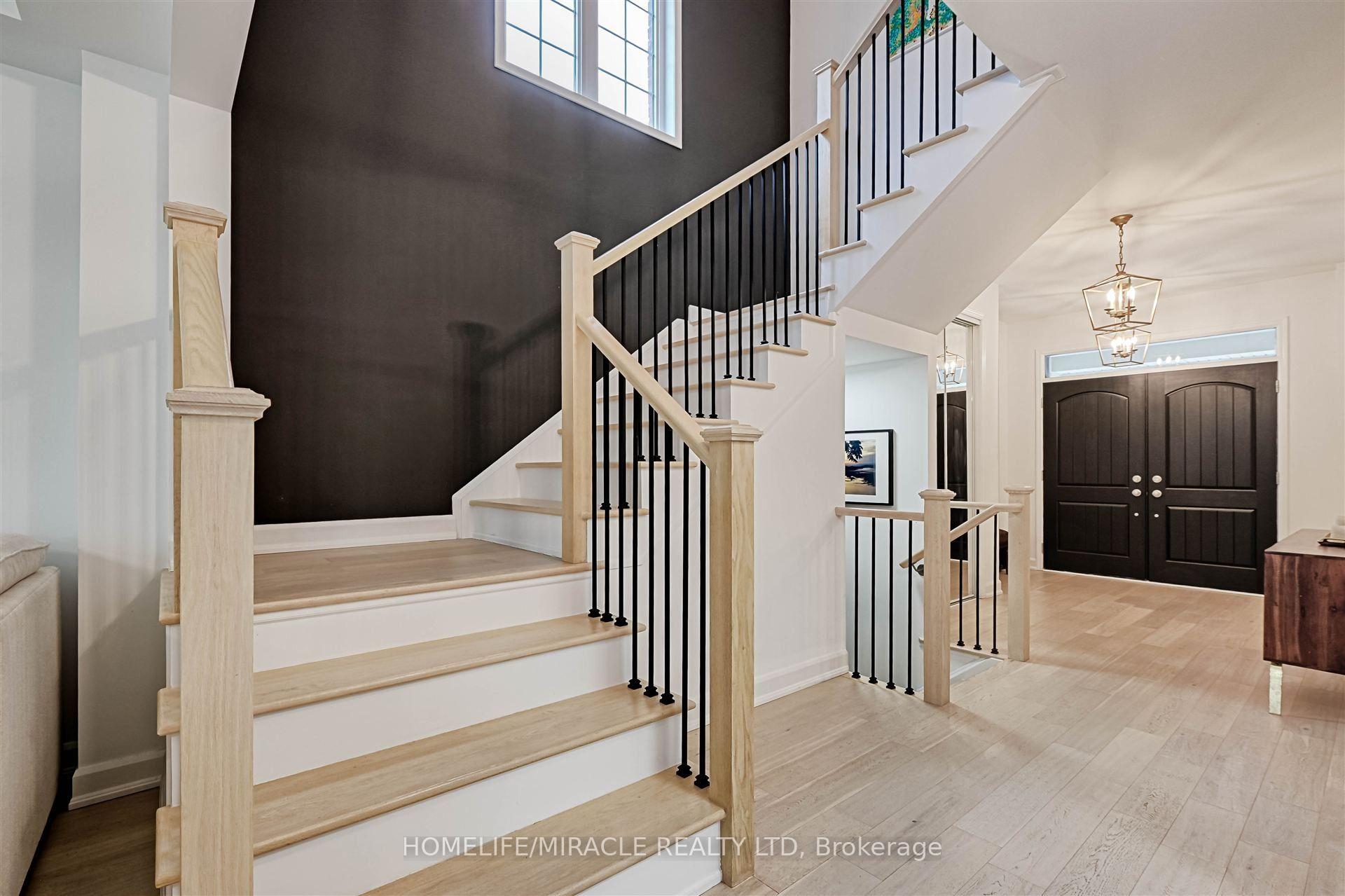 Photo 4 of 50 Chorus Crescent, Vaughan, Kleinburg — HOMEH