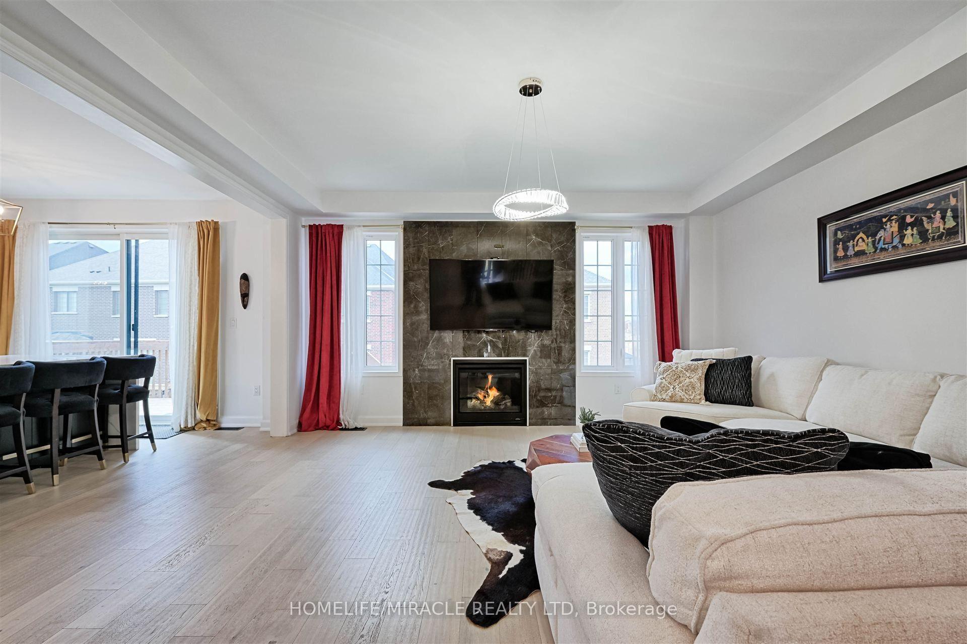 Photo 7 of 50 Chorus Crescent, Vaughan, Kleinburg — HOMEH