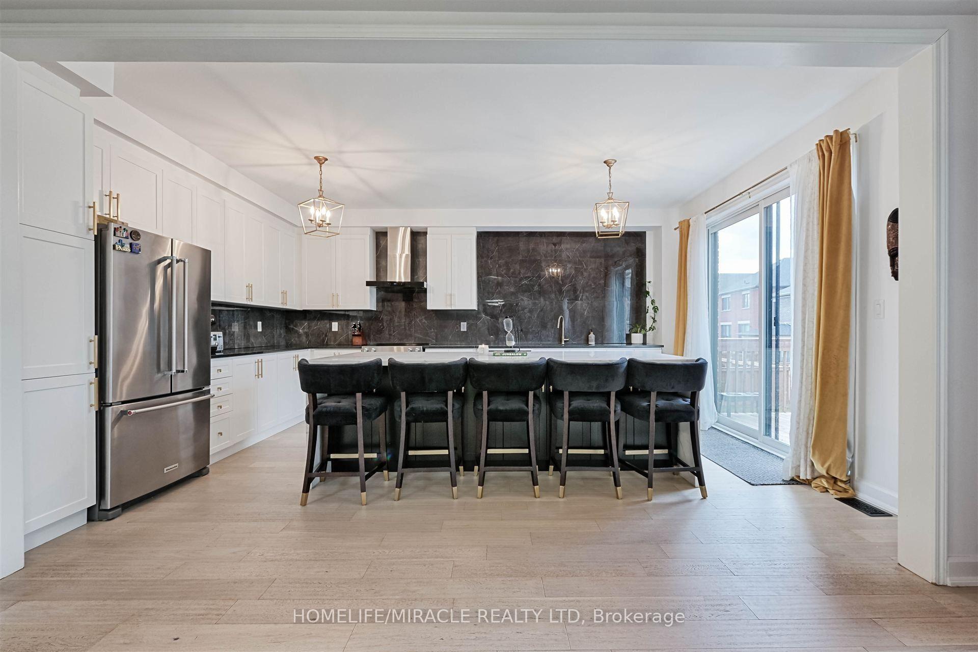 Photo 9 of 50 Chorus Crescent, Vaughan, Kleinburg — HOMEH