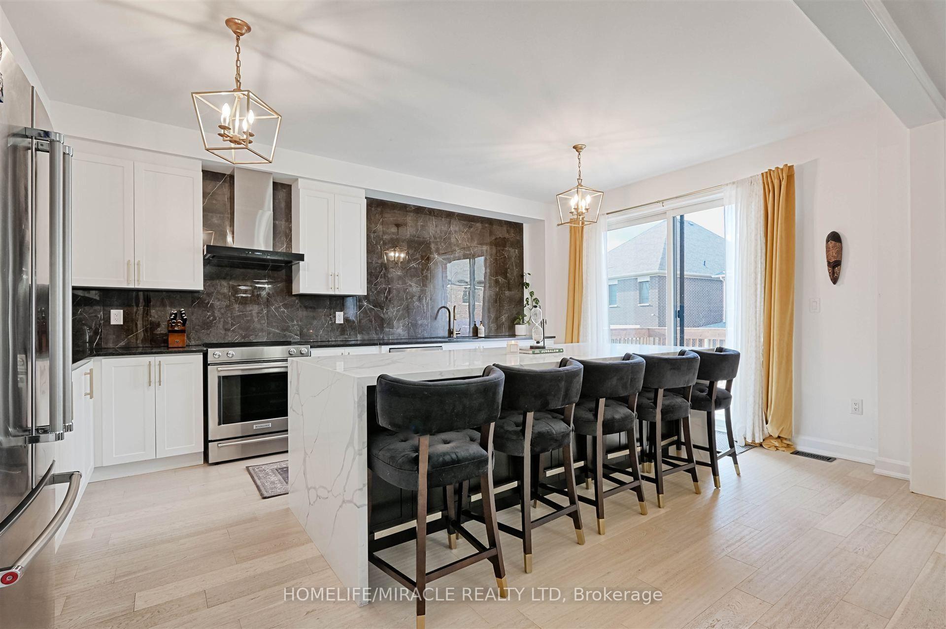 Photo 10 of 50 Chorus Crescent, Vaughan, Kleinburg — HOMEH