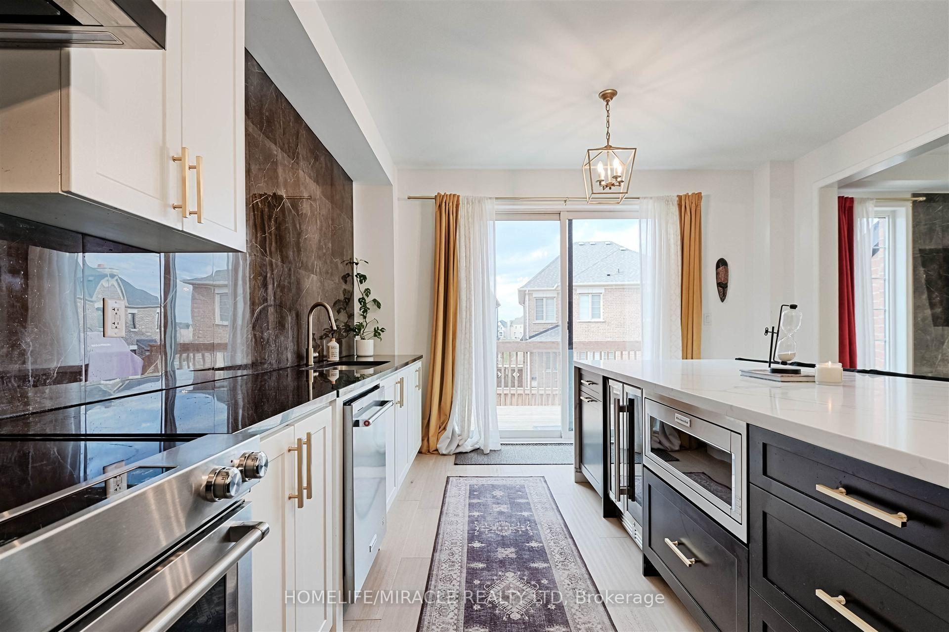 Photo 12 of 50 Chorus Crescent, Vaughan, Kleinburg — HOMEH
