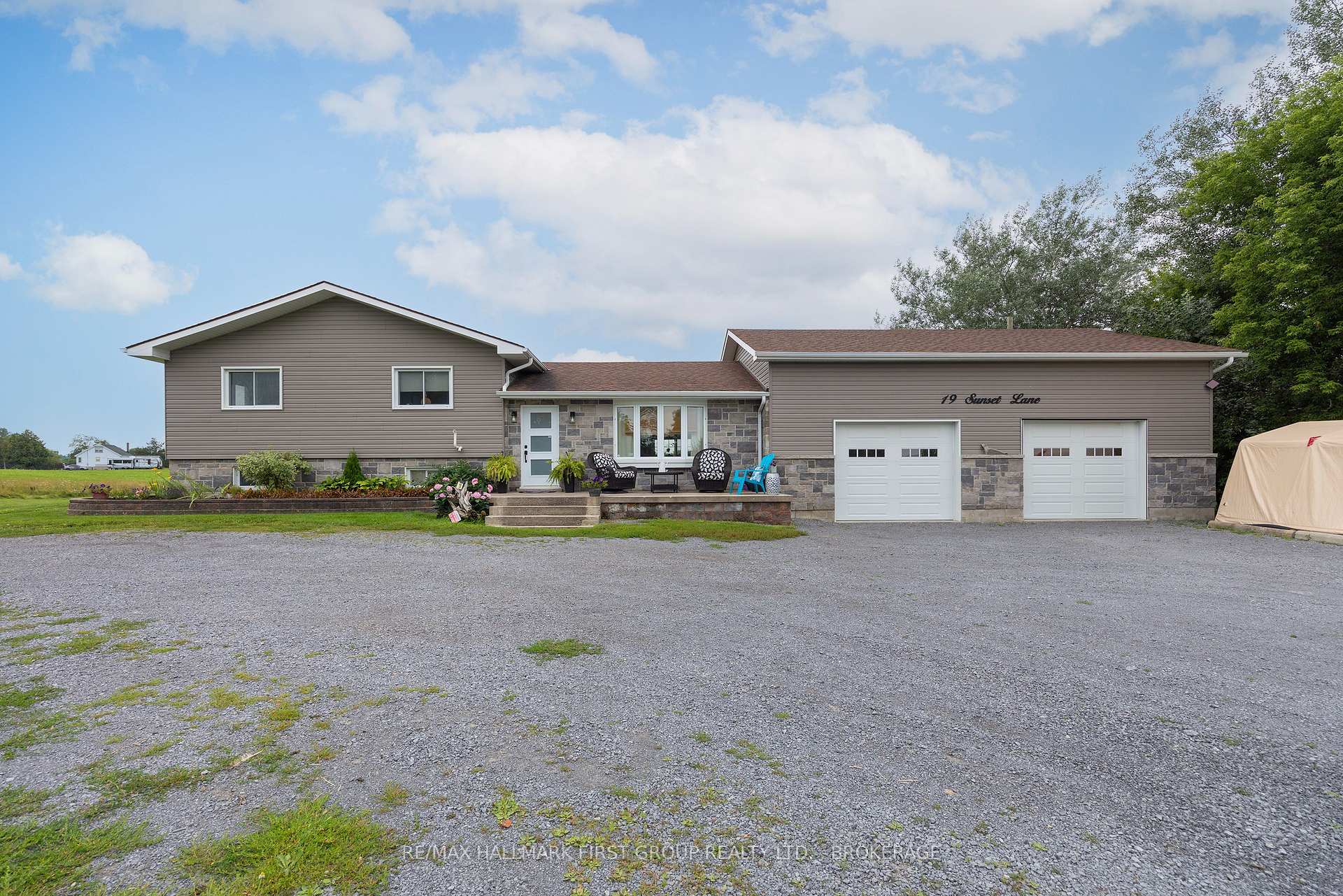 Photo 2 of 19 Sunset Lane, Kingston, City North of 401 — HOMEH