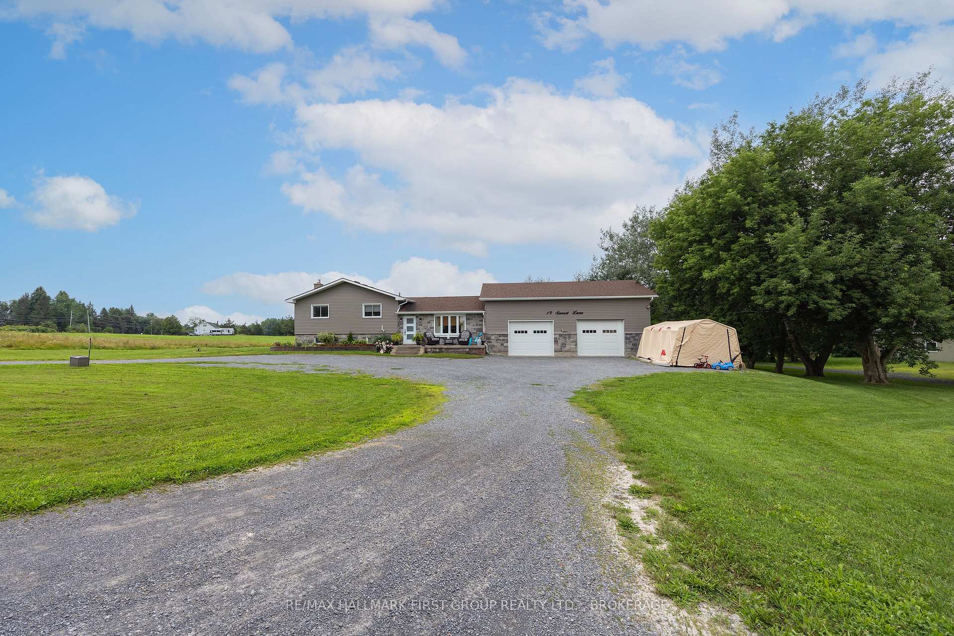 Photo 3 of 19 Sunset Lane, Kingston, City North of 401 — HOMEH