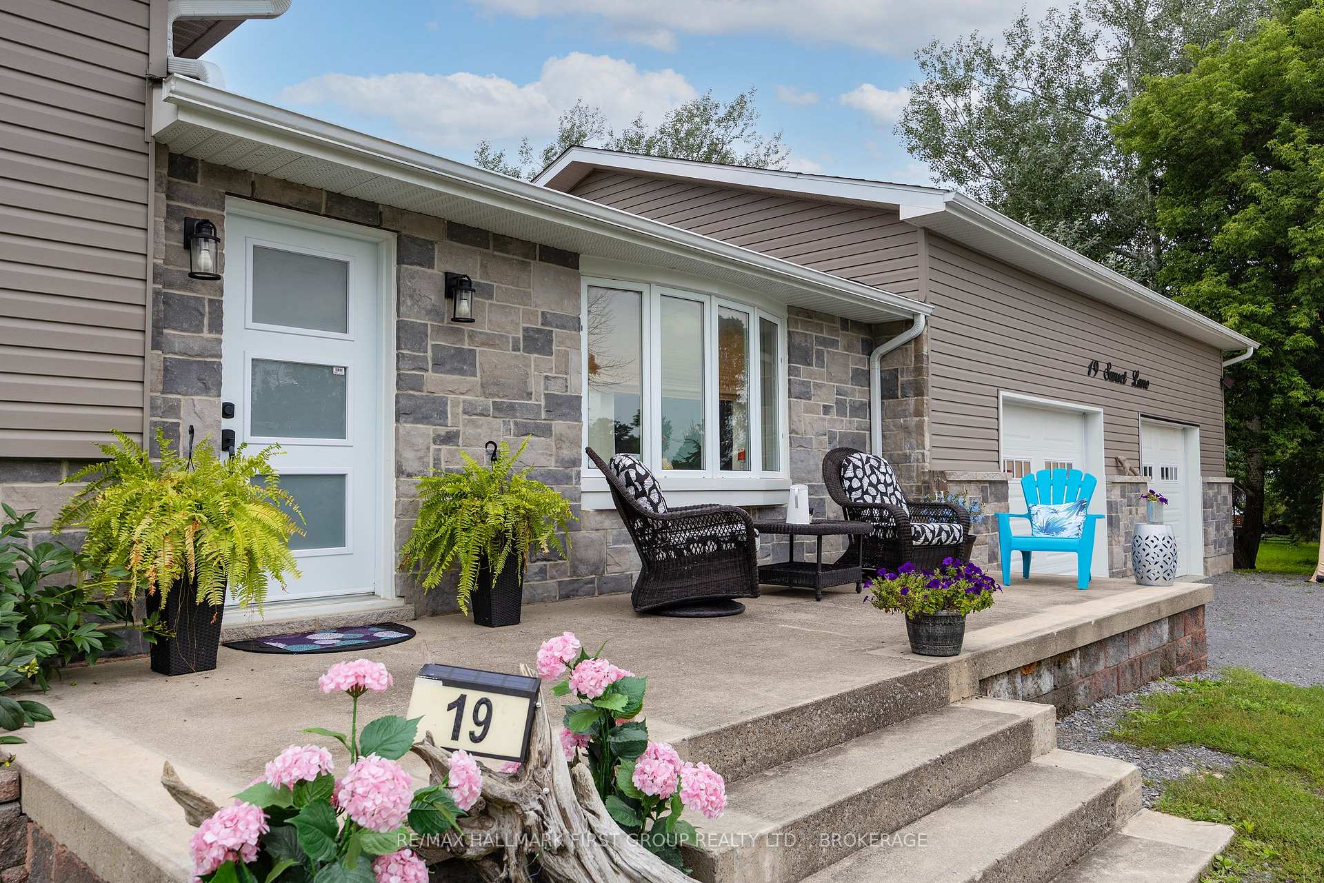 Photo 4 of 19 Sunset Lane, Kingston, City North of 401 — HOMEH