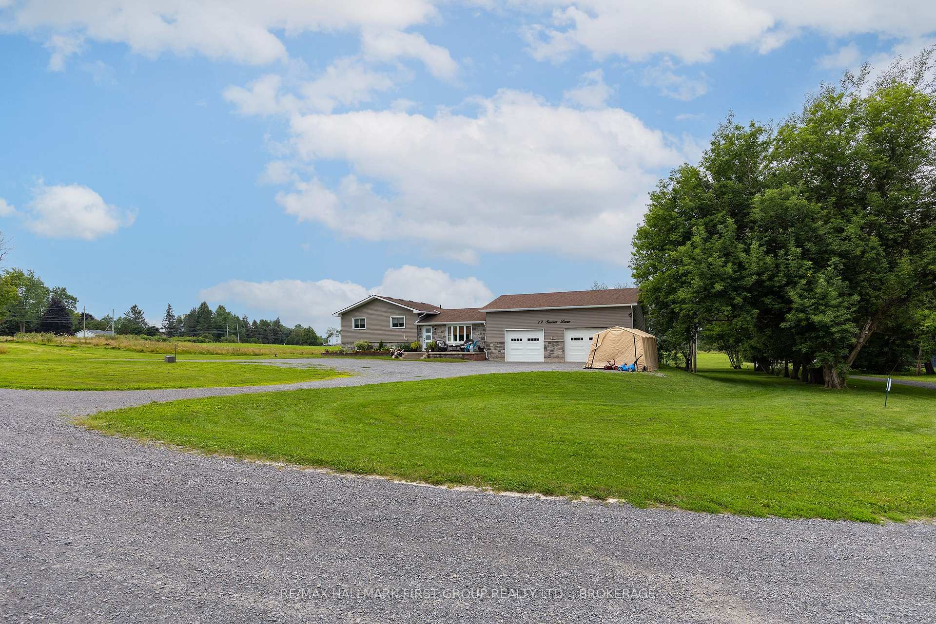 Photo 6 of 19 Sunset Lane, Kingston, City North of 401 — HOMEH
