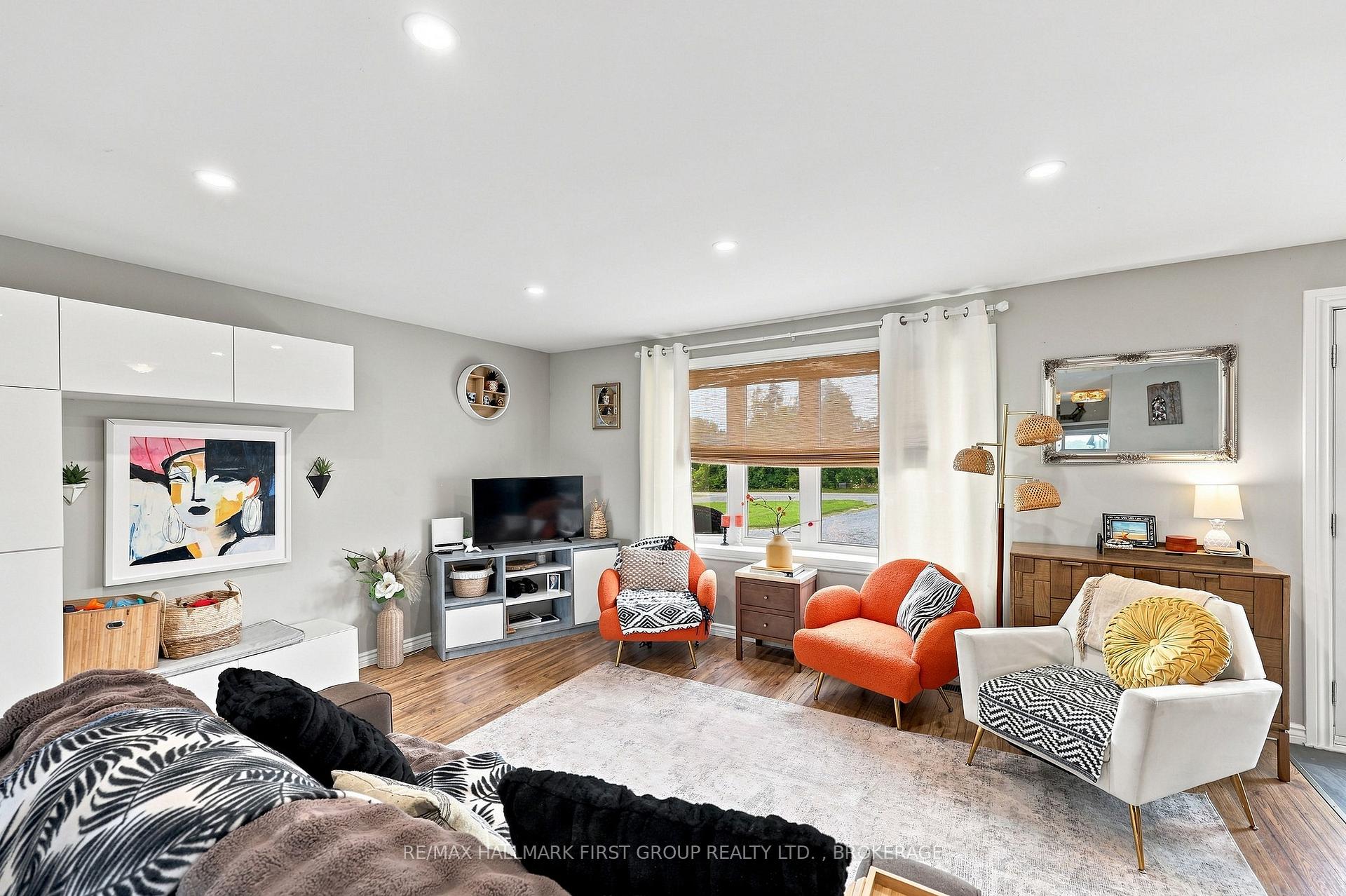 Photo 8 of 19 Sunset Lane, Kingston, City North of 401 — HOMEH