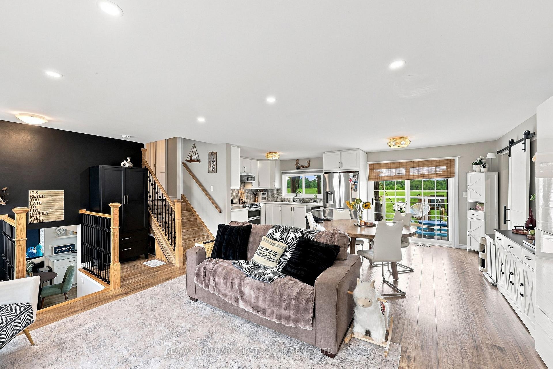 Photo 9 of 19 Sunset Lane, Kingston, City North of 401 — HOMEH