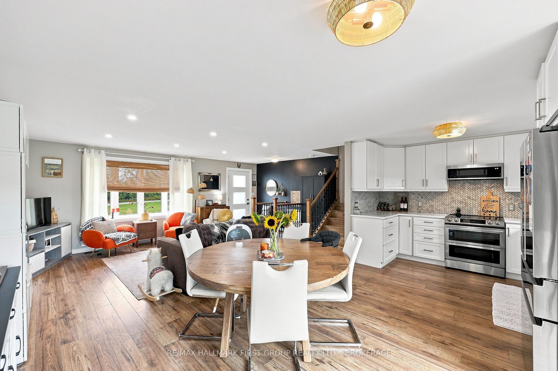 Photo 13 of 19 Sunset Lane, Kingston, City North of 401 — HOMEH