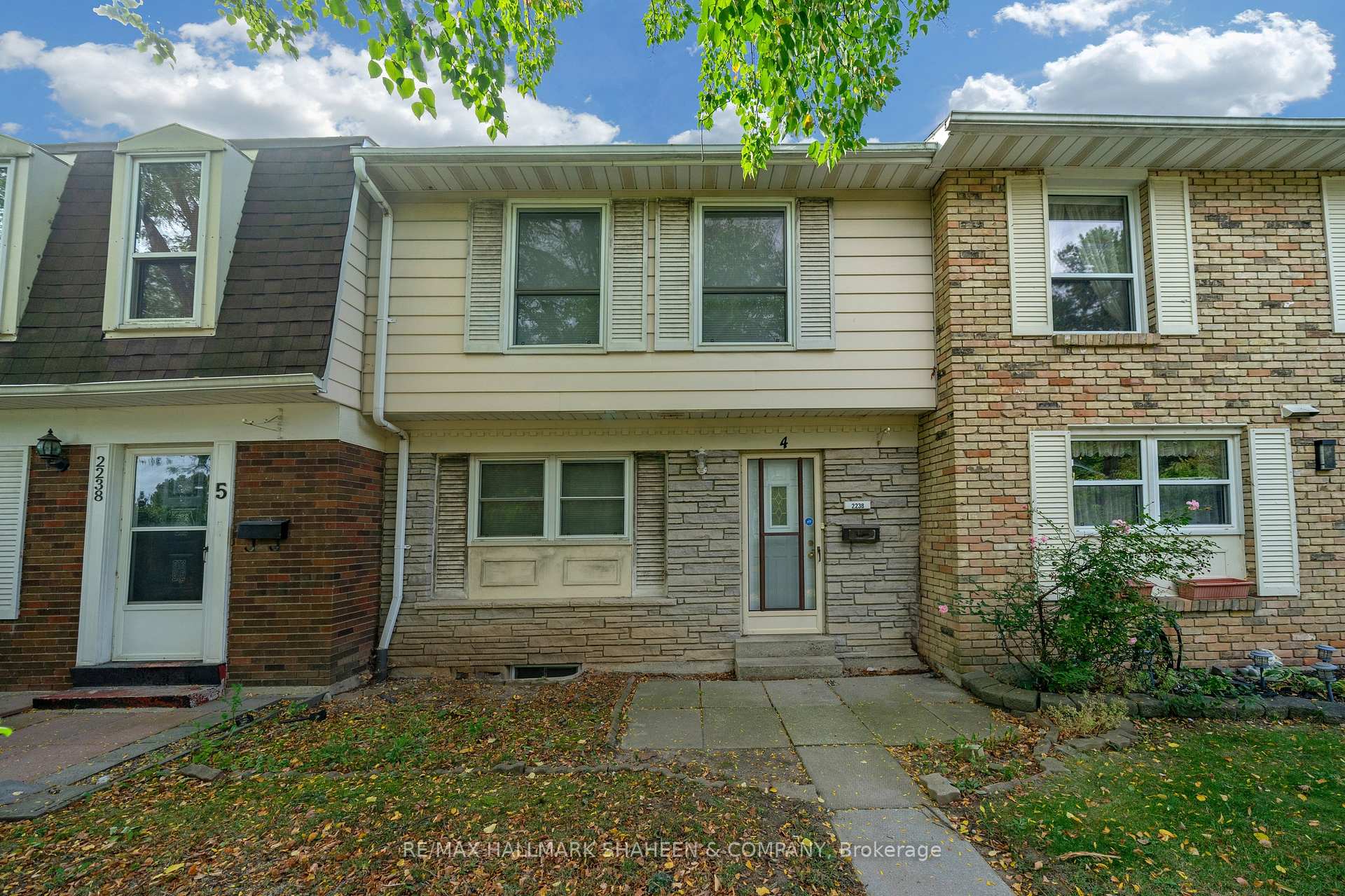 Photo of Unit 4, 2238 Upper Middle Road