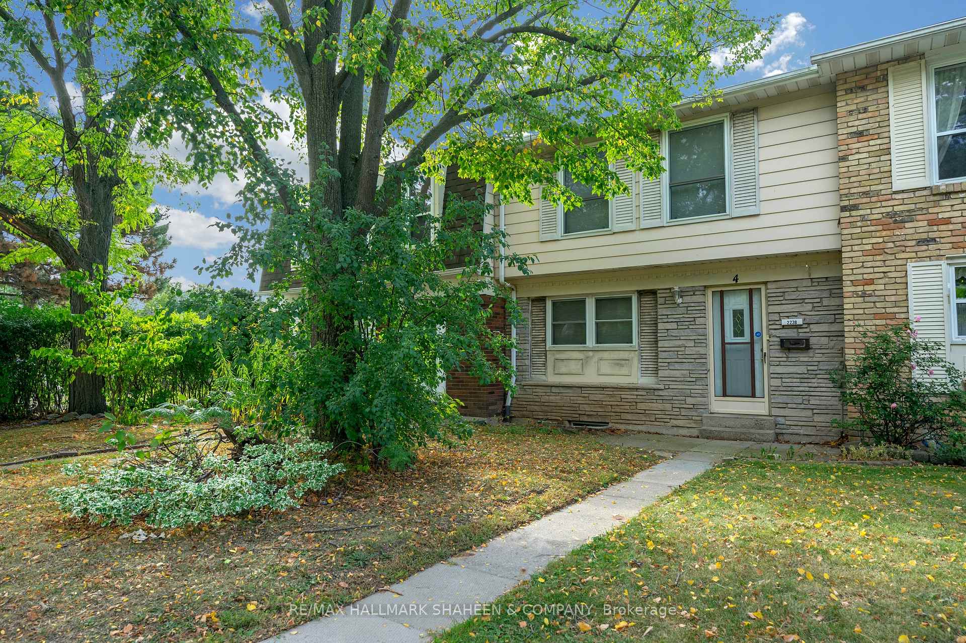 Photo 39 of Unit 4, 2238 Upper Middle Road, Burlington, Brant Hills — HOMEH