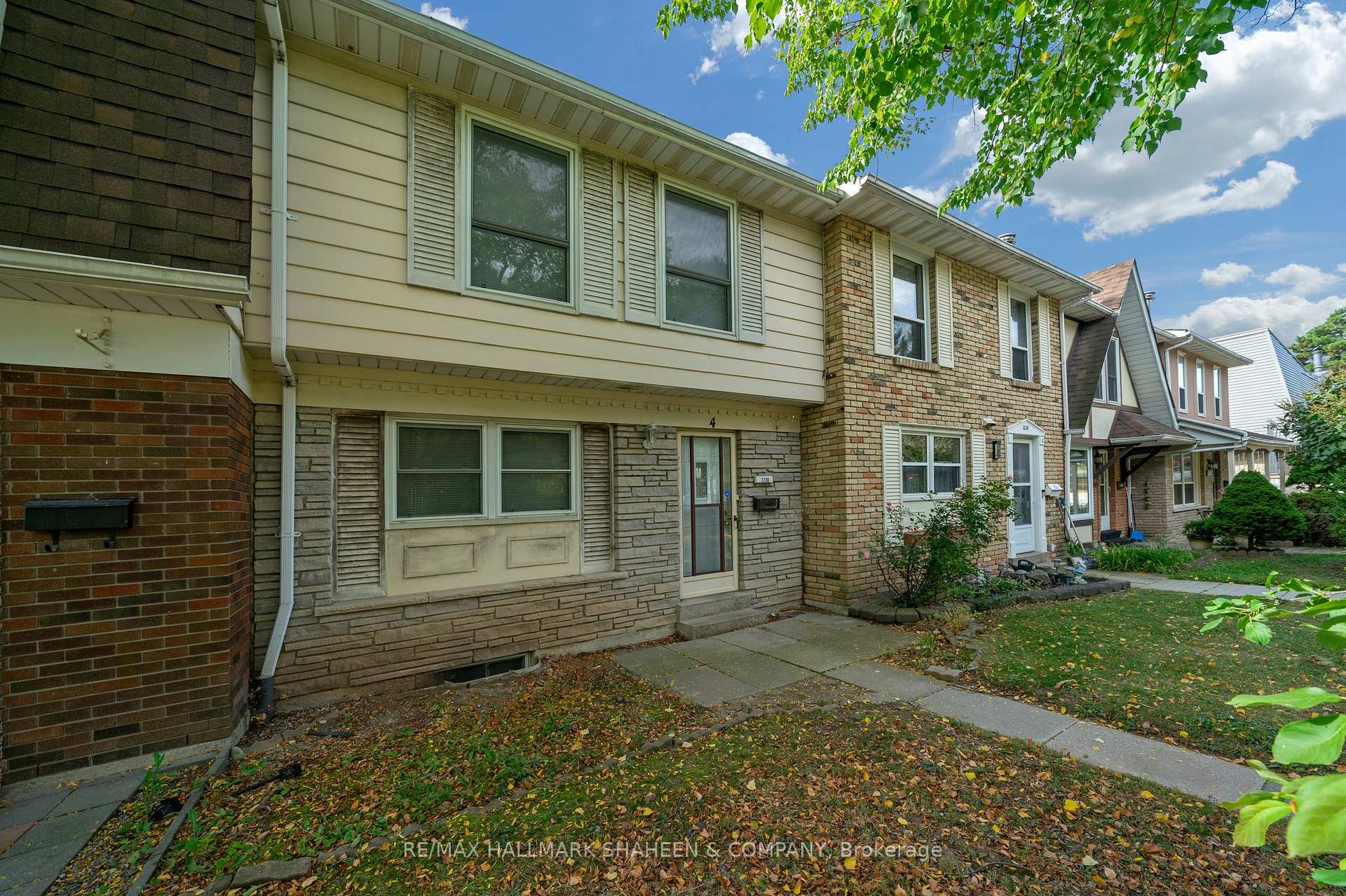 Photo 40 of Unit 4, 2238 Upper Middle Road, Burlington, Brant Hills — HOMEH