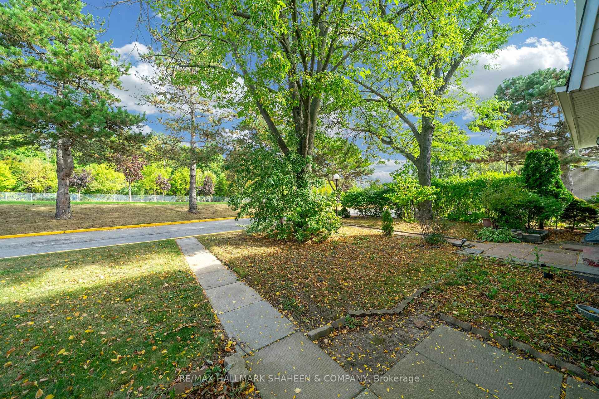 Photo 41 of Unit 4, 2238 Upper Middle Road, Burlington, Brant Hills — HOMEH