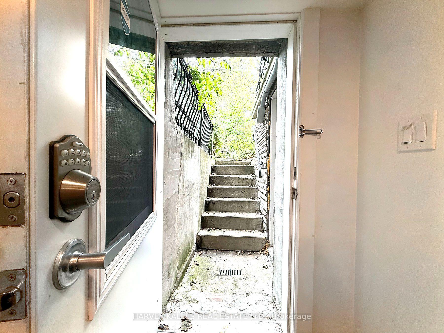 Photo 2 of Unit Lower, 488 Lansdowne Avenue, Toronto, Dufferin Grove — HOMEH