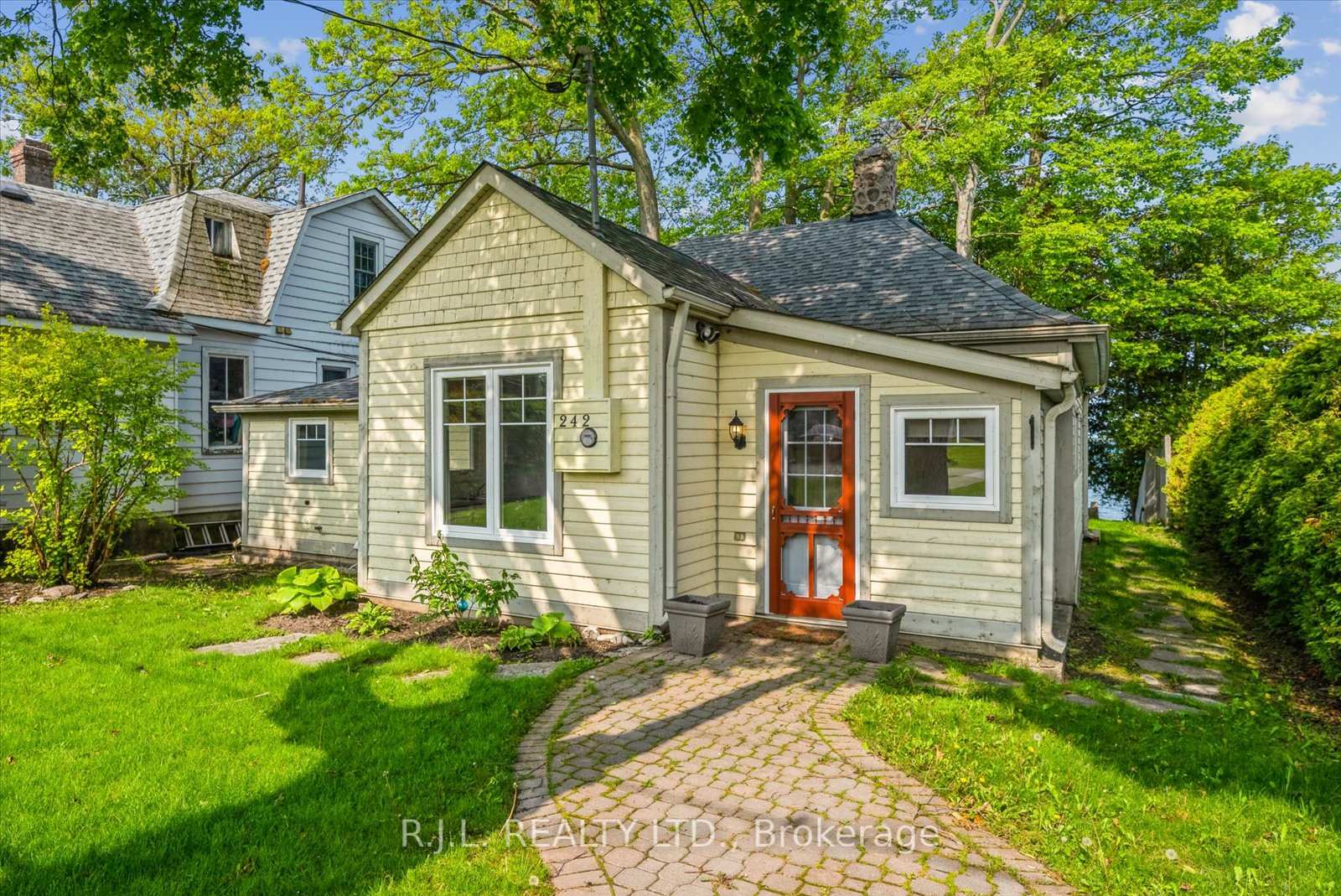 Photo 2 of 242 Morrison Avenue, Brock, Beaverton — HOMEH