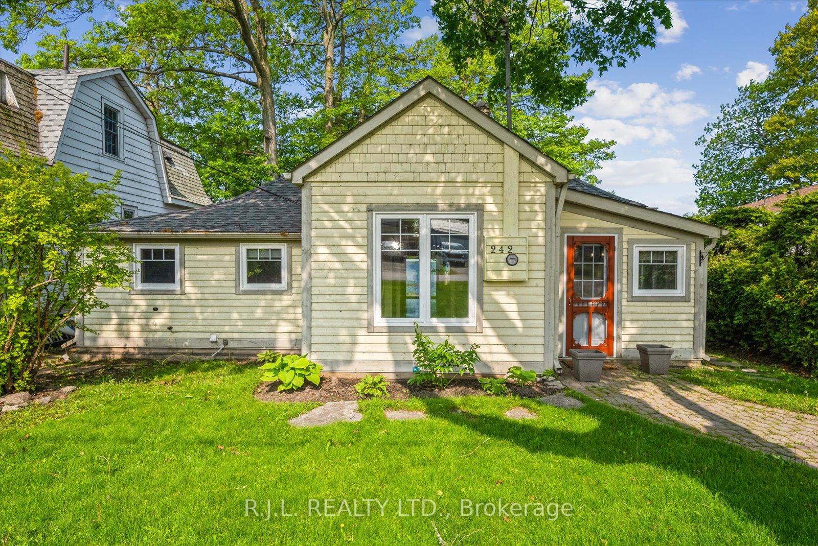 Photo 3 of 242 Morrison Avenue, Brock, Beaverton — HOMEH
