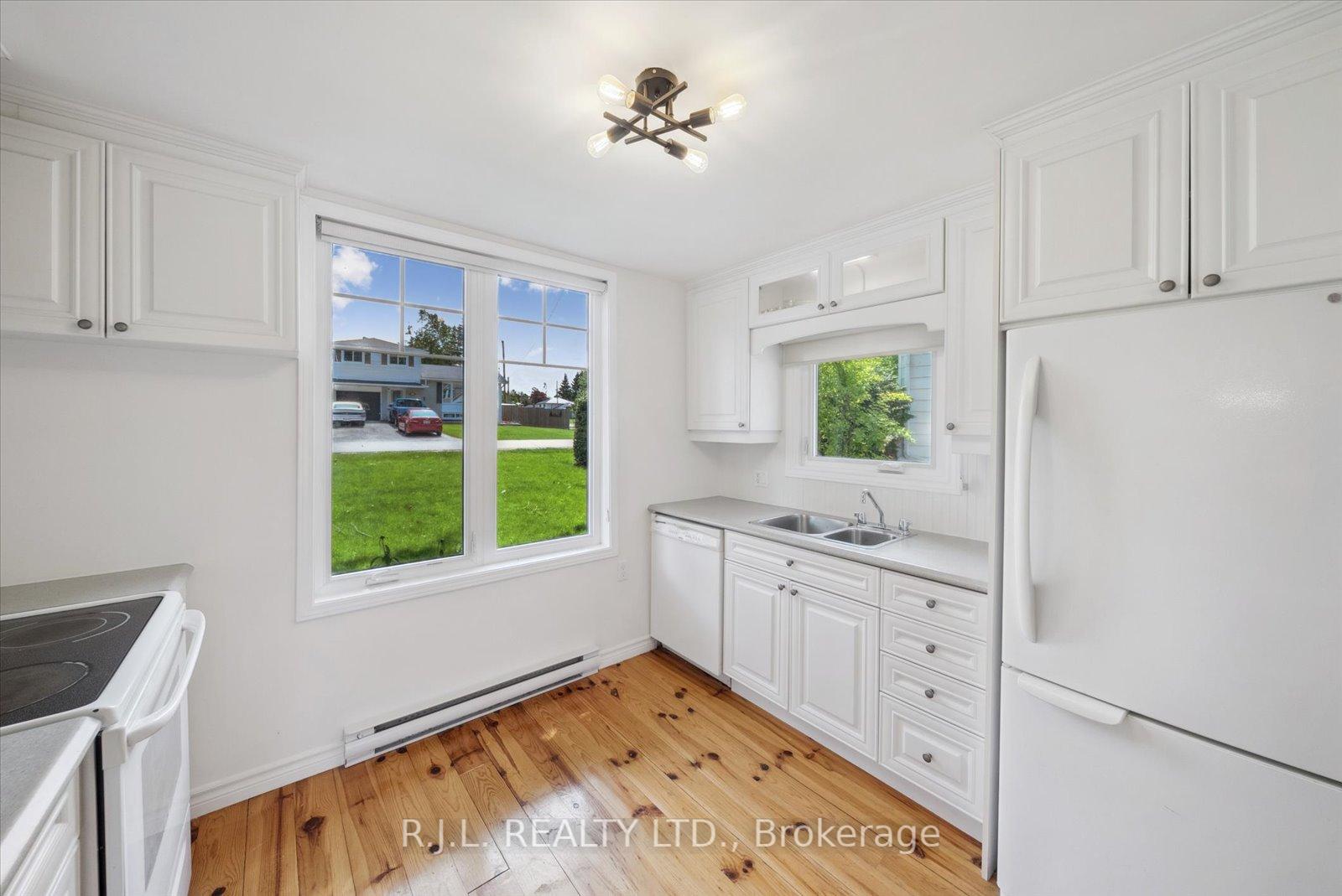 Photo 7 of 242 Morrison Avenue, Brock, Beaverton — HOMEH