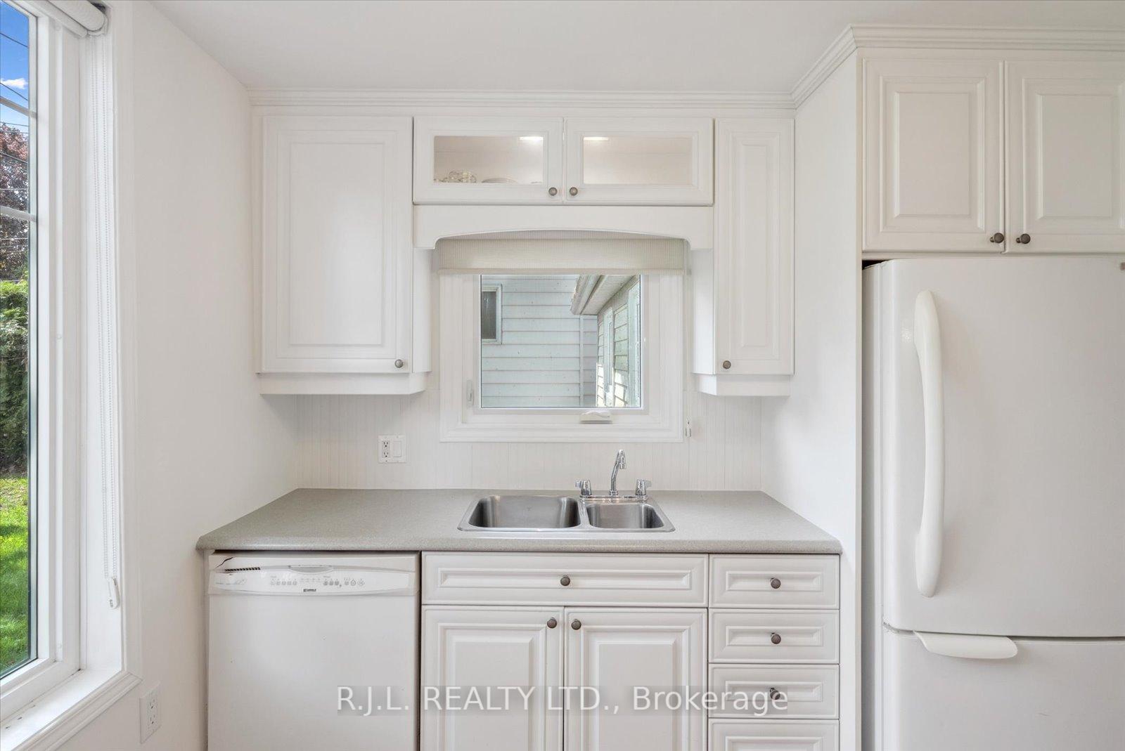 Photo 8 of 242 Morrison Avenue, Brock, Beaverton — HOMEH