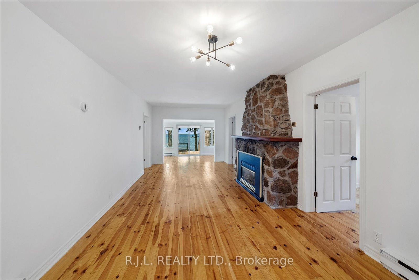 Photo 10 of 242 Morrison Avenue, Brock, Beaverton — HOMEH
