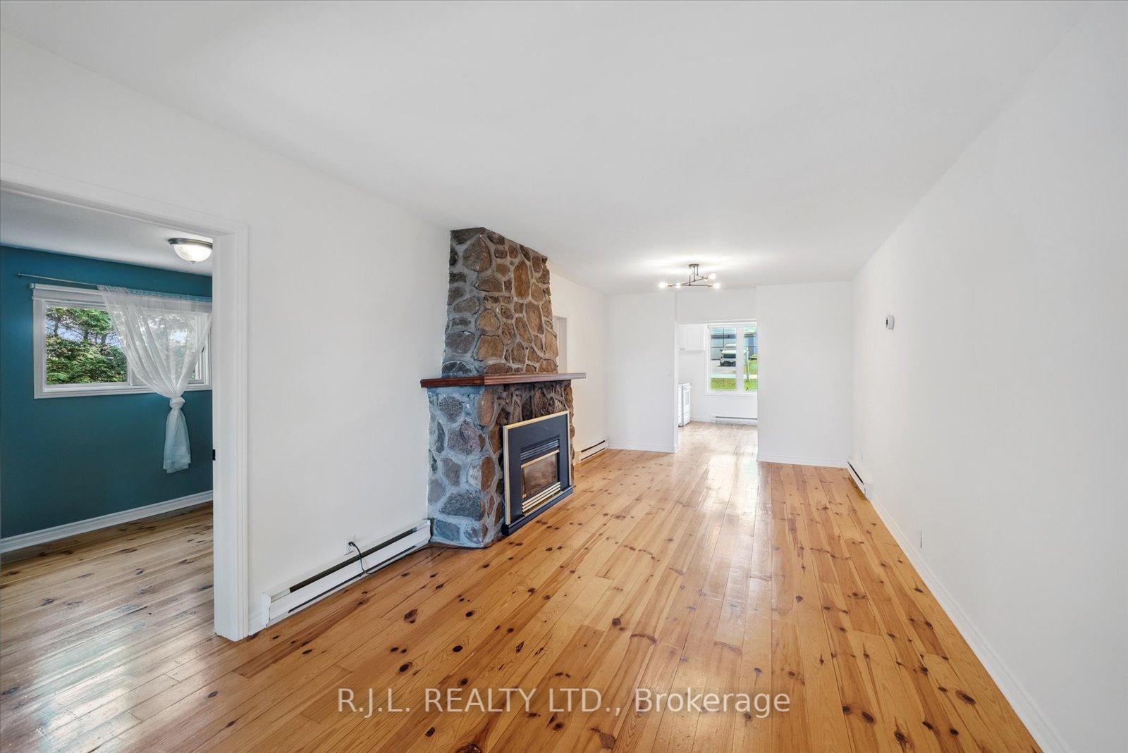 Photo 12 of 242 Morrison Avenue, Brock, Beaverton — HOMEH