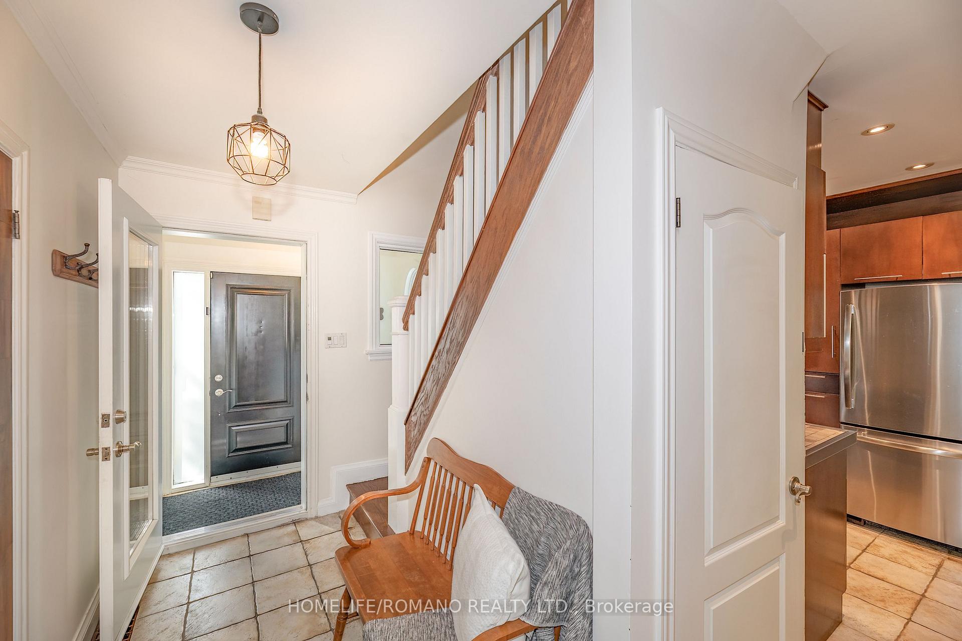 Photo 3 of 45 Riverview Heights, Etobicoke, Humber Heights — HOMEH