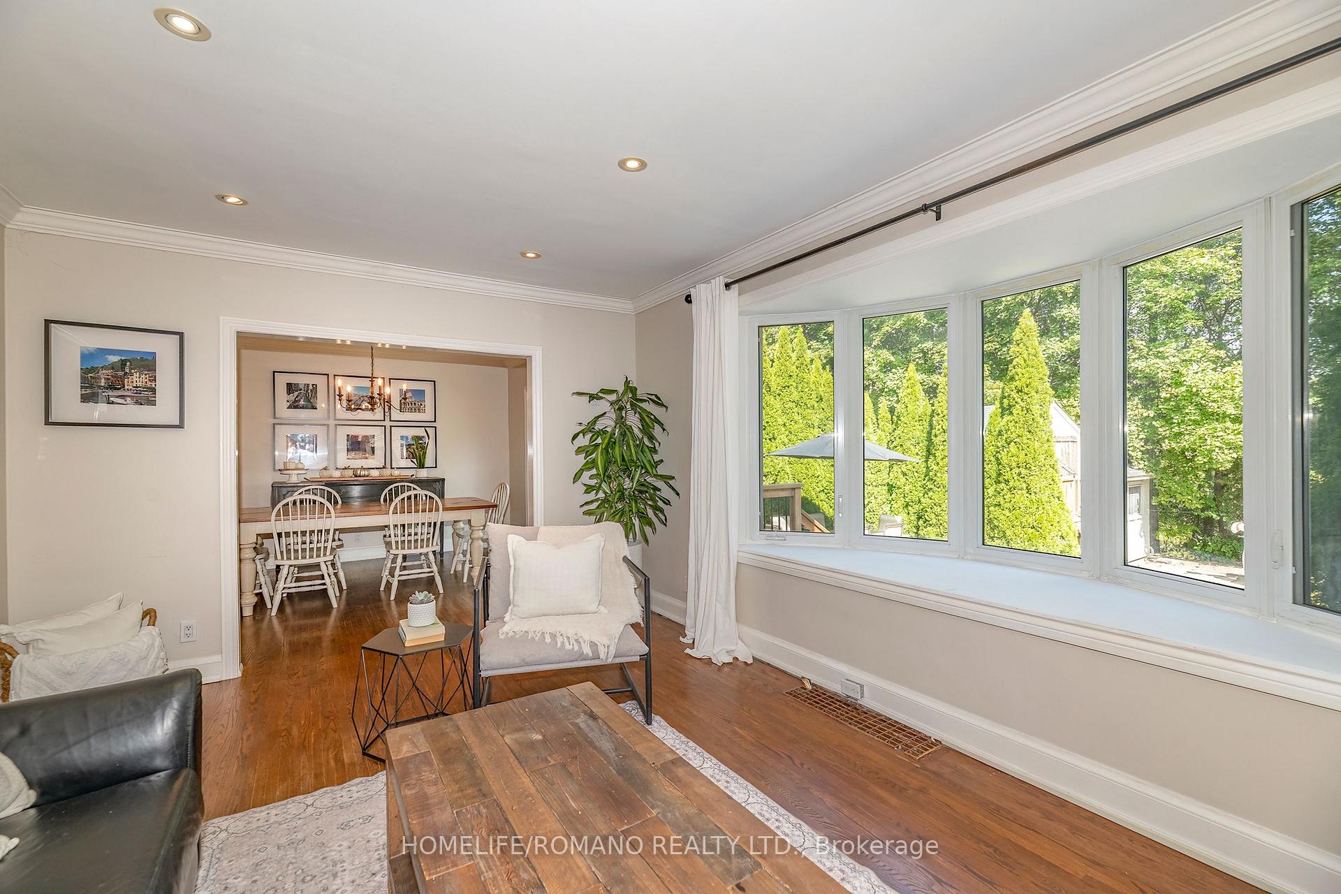 Photo 6 of 45 Riverview Heights, Etobicoke, Humber Heights — HOMEH