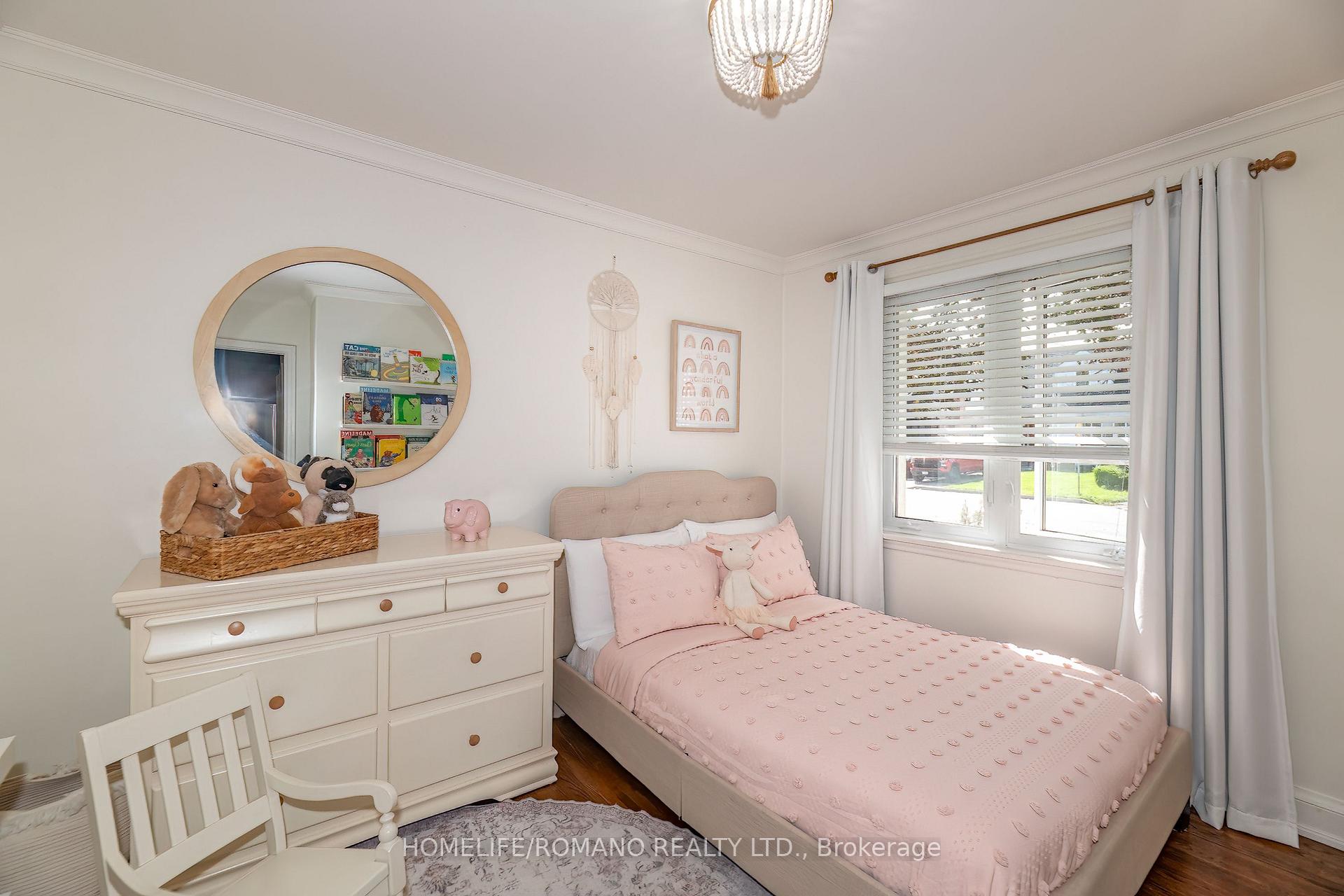 Photo 11 of 45 Riverview Heights, Etobicoke, Humber Heights — HOMEH