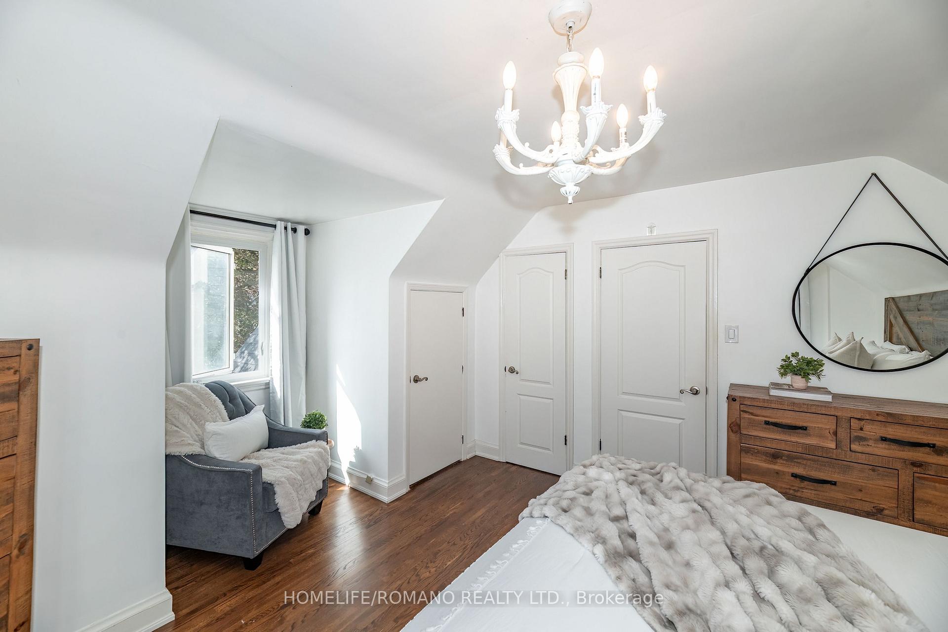 Photo 13 of 45 Riverview Heights, Etobicoke, Humber Heights — HOMEH