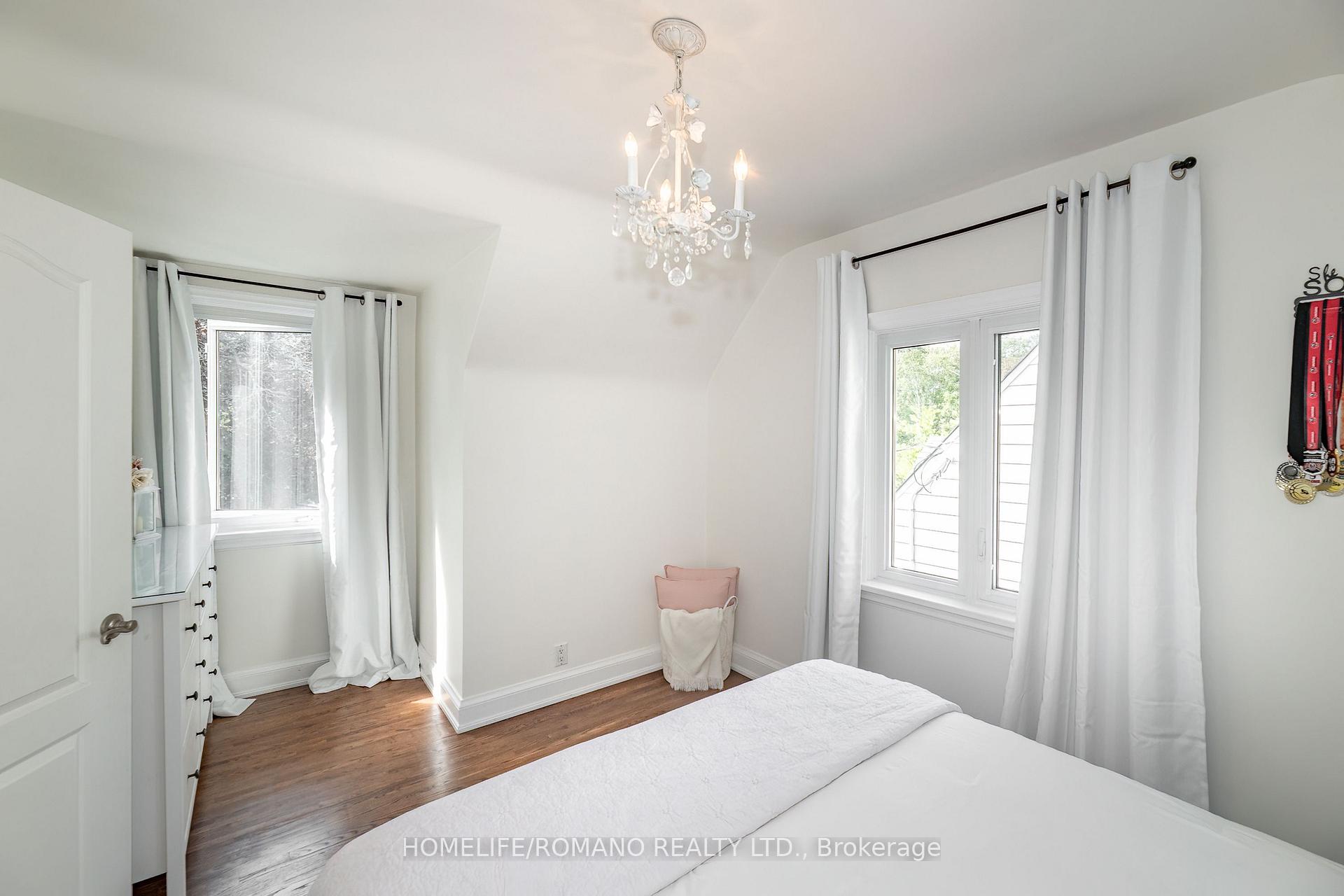 Photo 15 of 45 Riverview Heights, Etobicoke, Humber Heights — HOMEH
